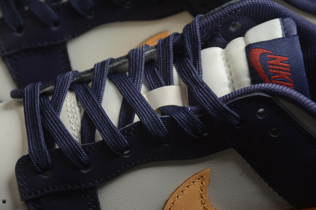 Dunk SB – Azul Oscuro / Blanco / Amarillo