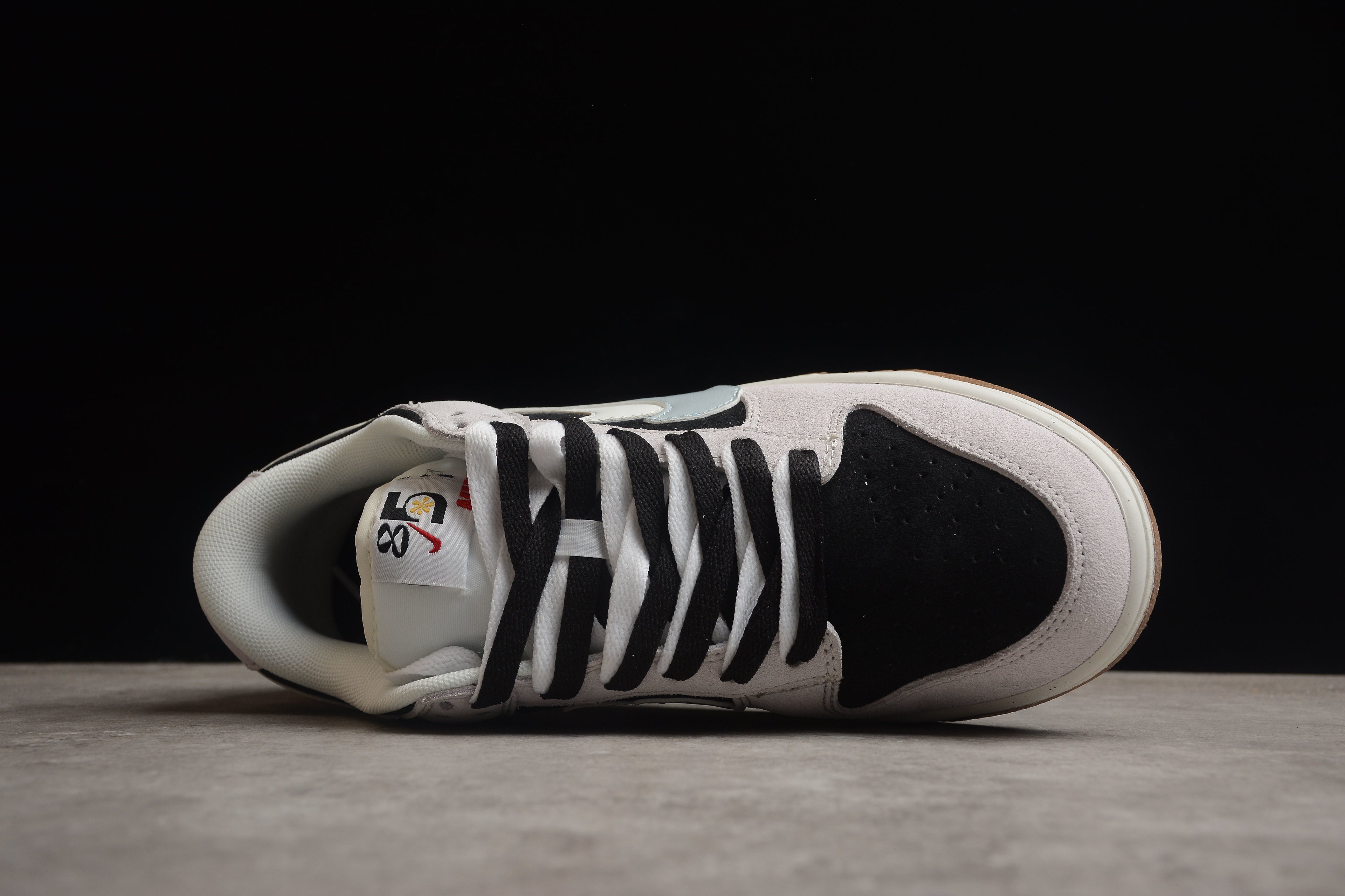 Dunk SB – Gris / Negro