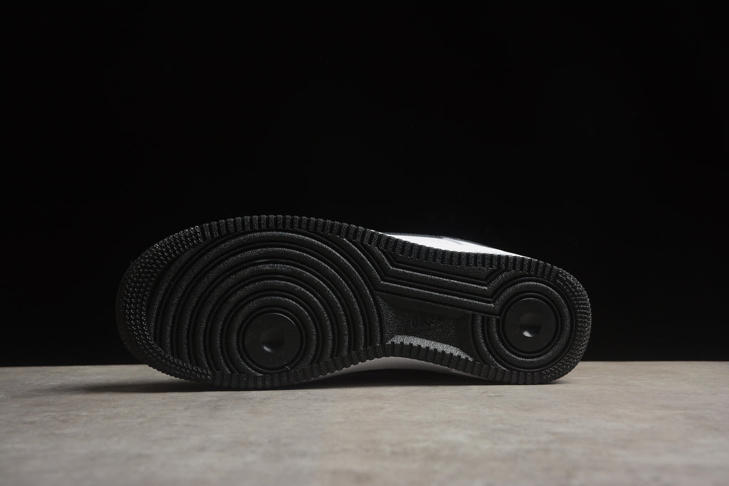 Nike Air Force 1 Low – Blanco / Negro