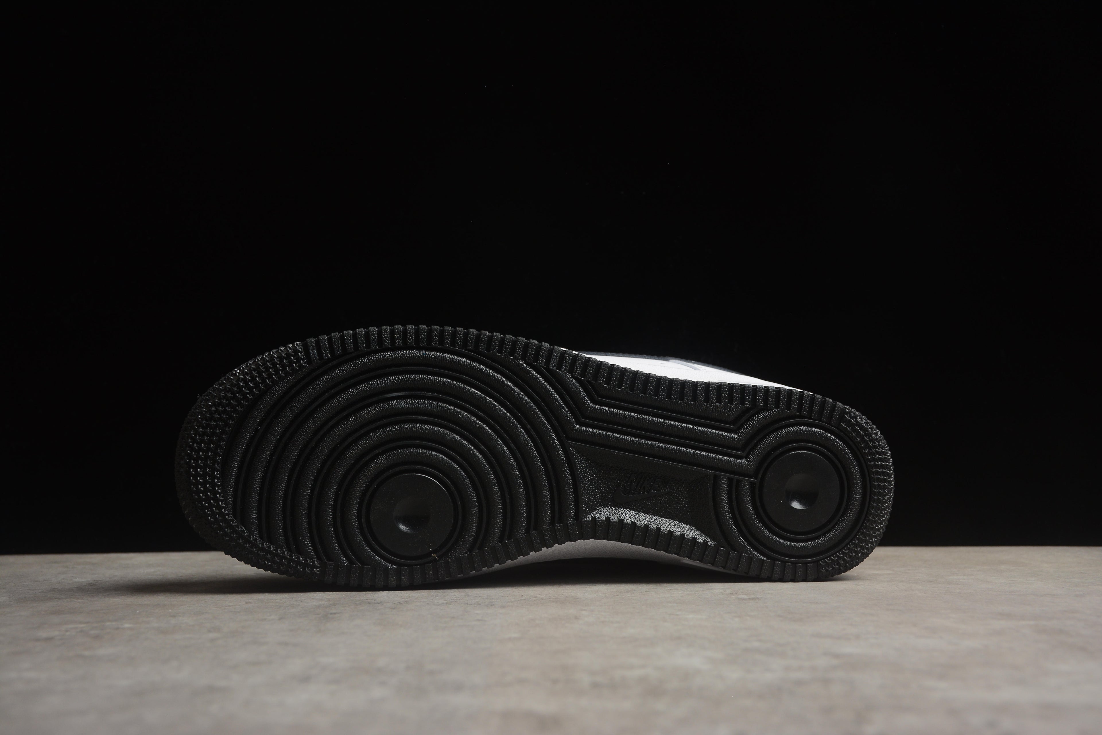 Nike Air Force 1 Low – Blanco / Negro