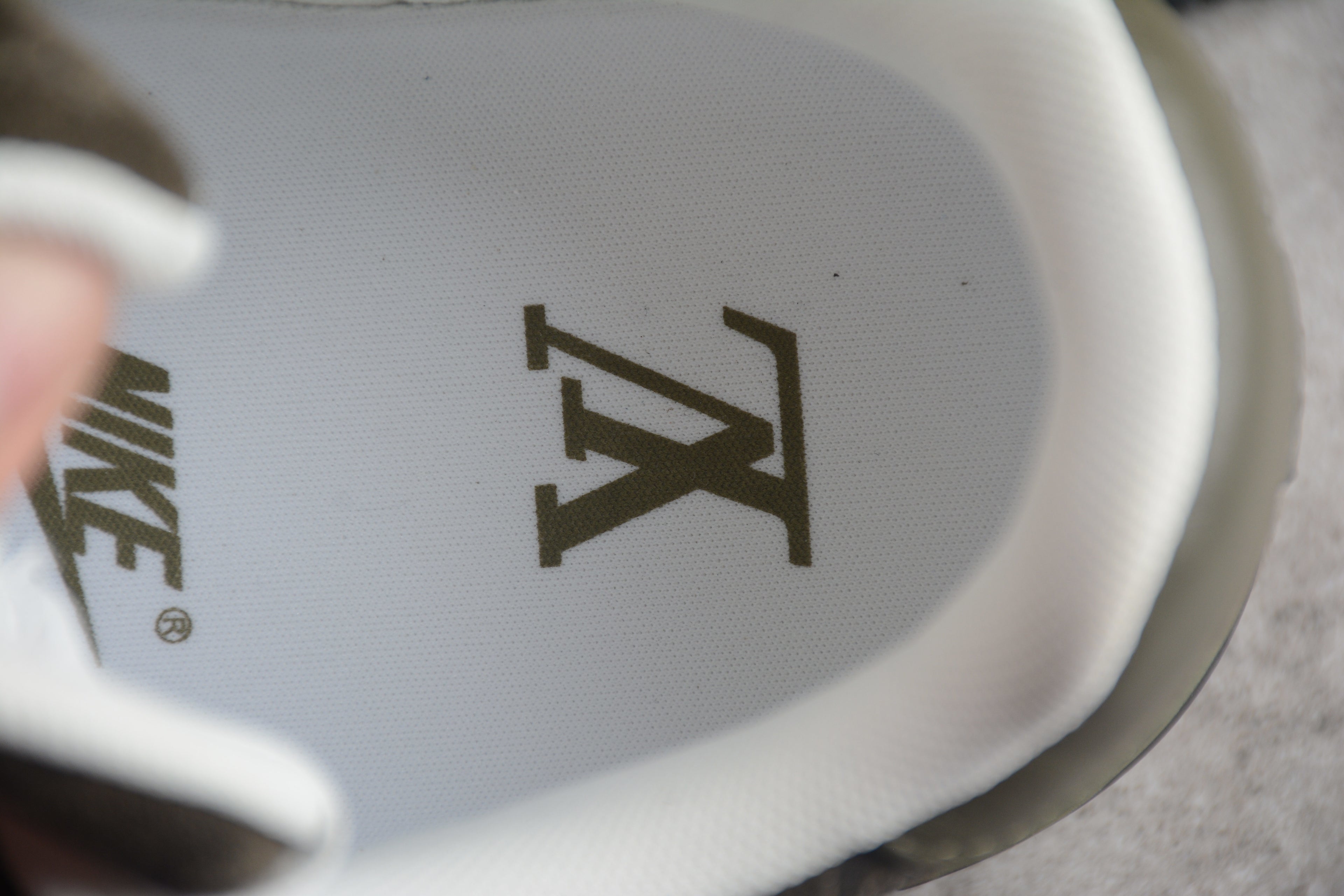 Air Force 1 Low LV – Blanco / Marrón