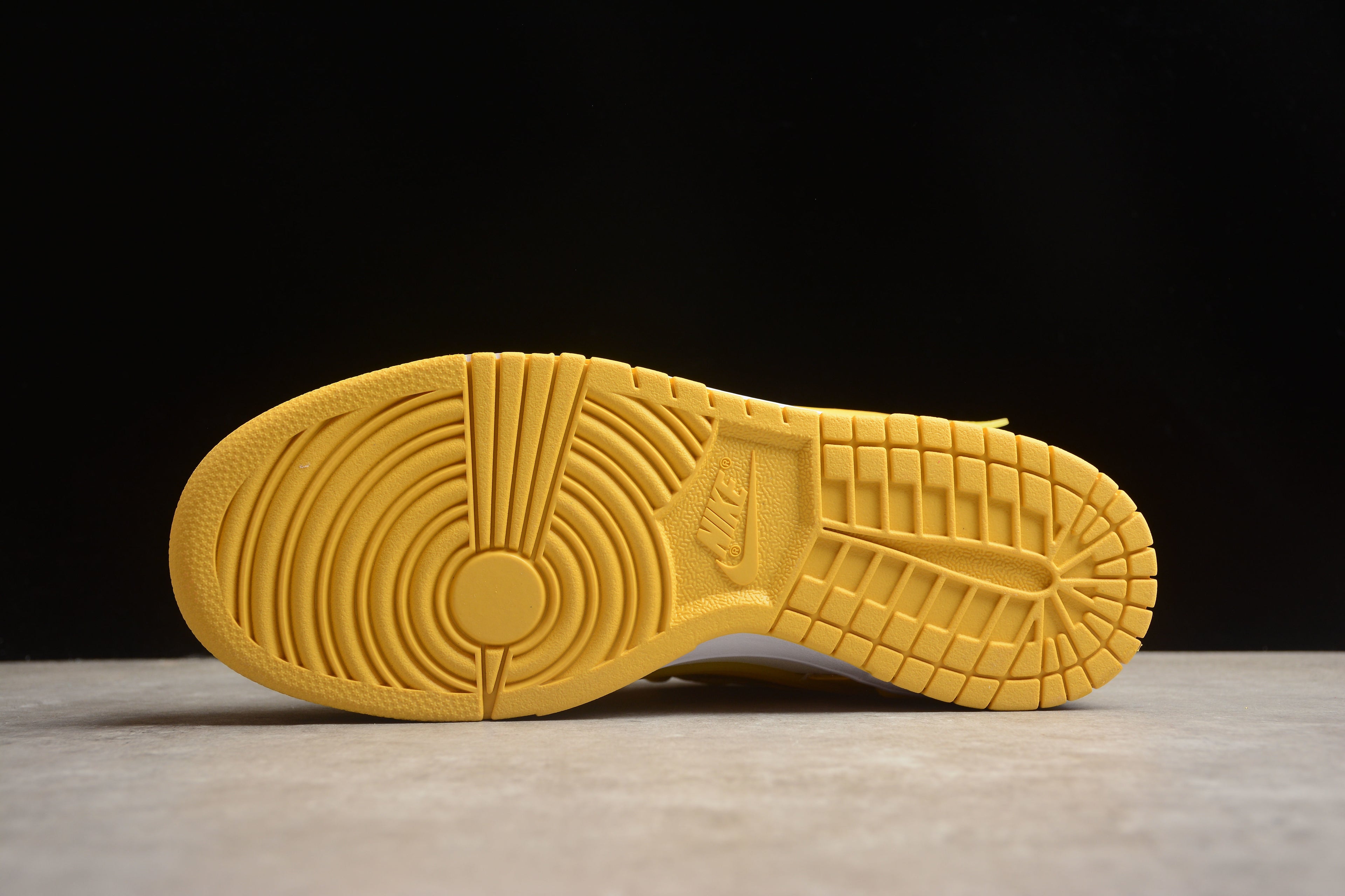 Dunk SB – Amarillo / Blanco