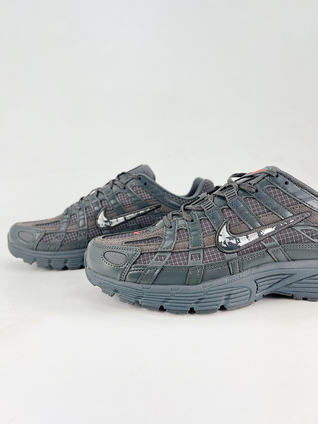 P-6000 – Gris