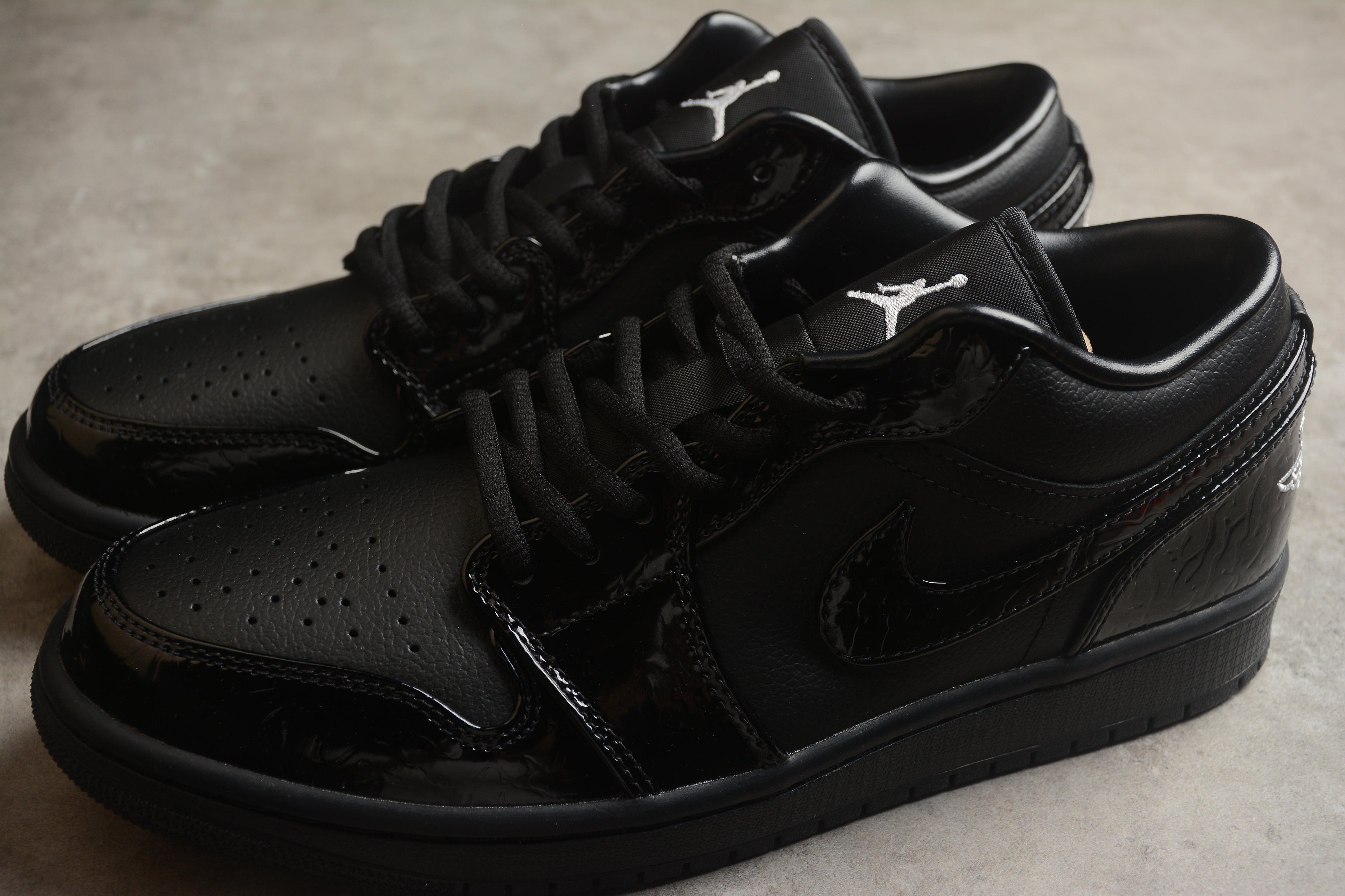 Jordan 1 Low – Negro Brillante