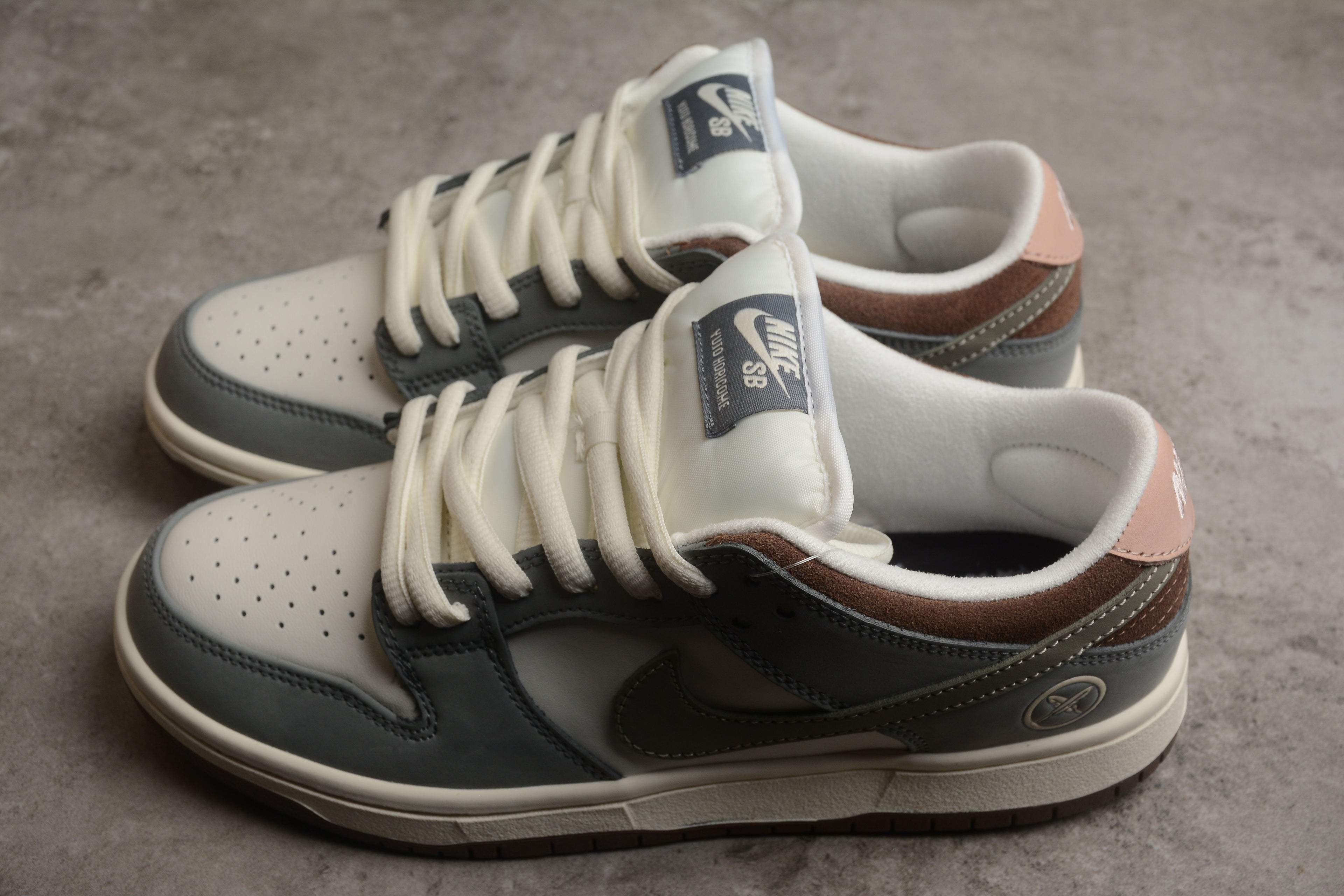 Dunk SB – Gris / Marrón / Rosa