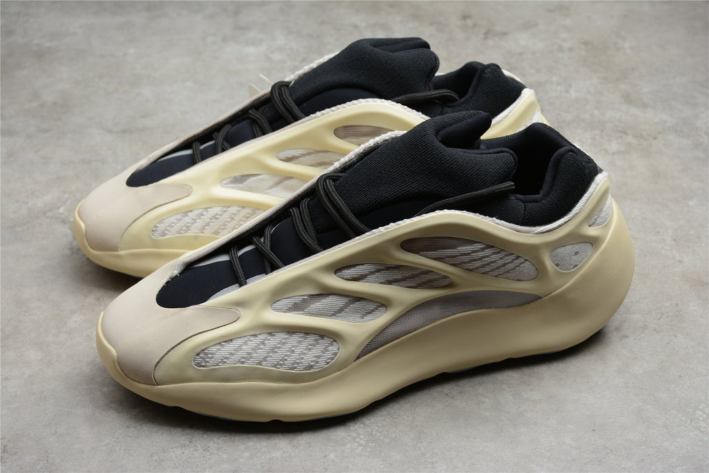 Adidas Yeezy 700 V3 – Beige / Blanco