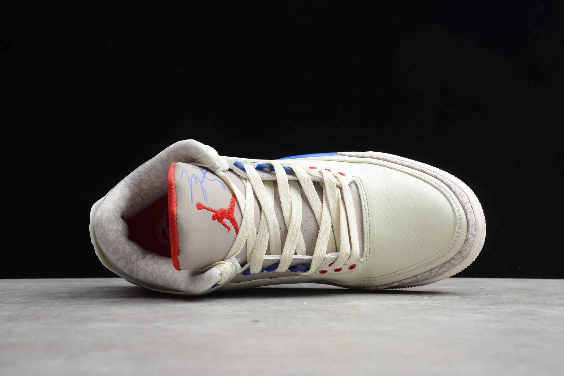 Air Jordan 3 – Blanco / Azul / Rojo