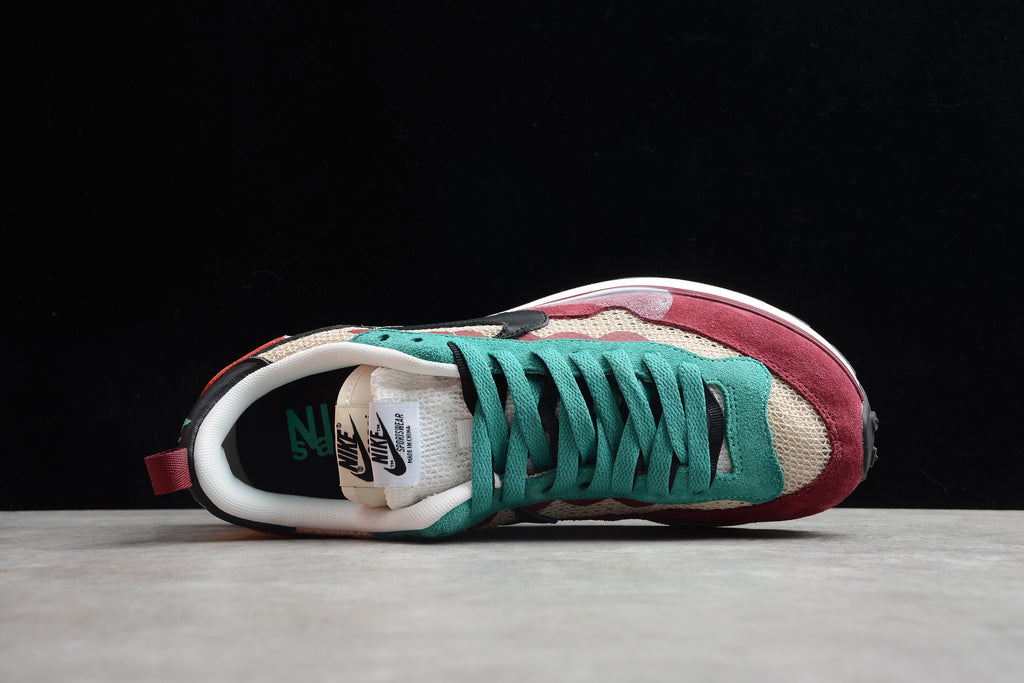 Sacai x VaporWaffle – Rojo / Beigie / Verde