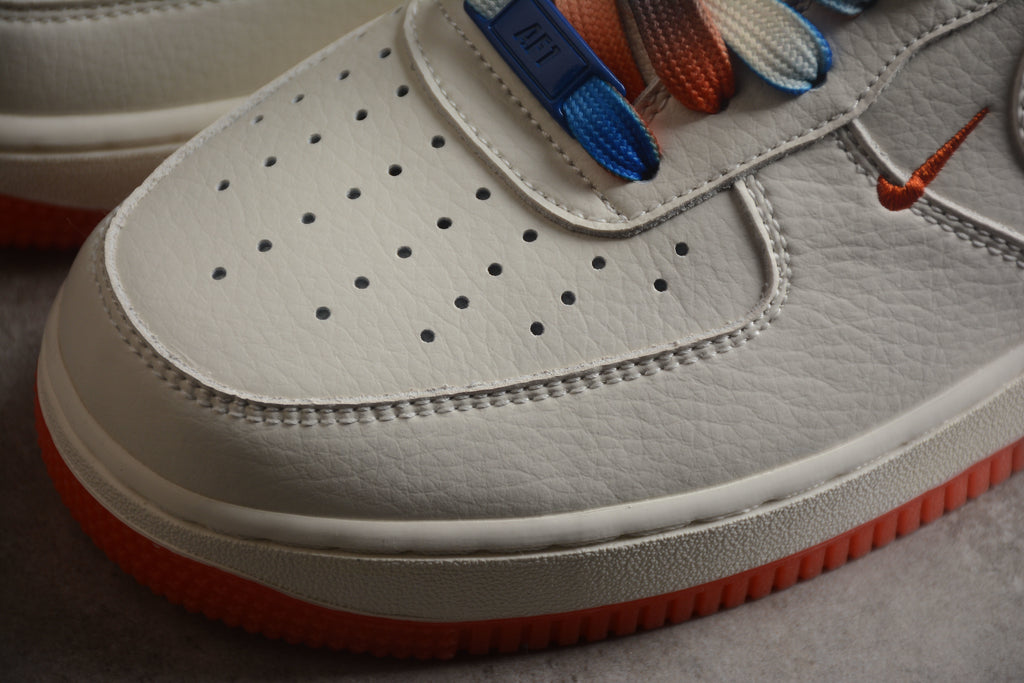 Nike Air Force 1 Low – Blanco / Rojo