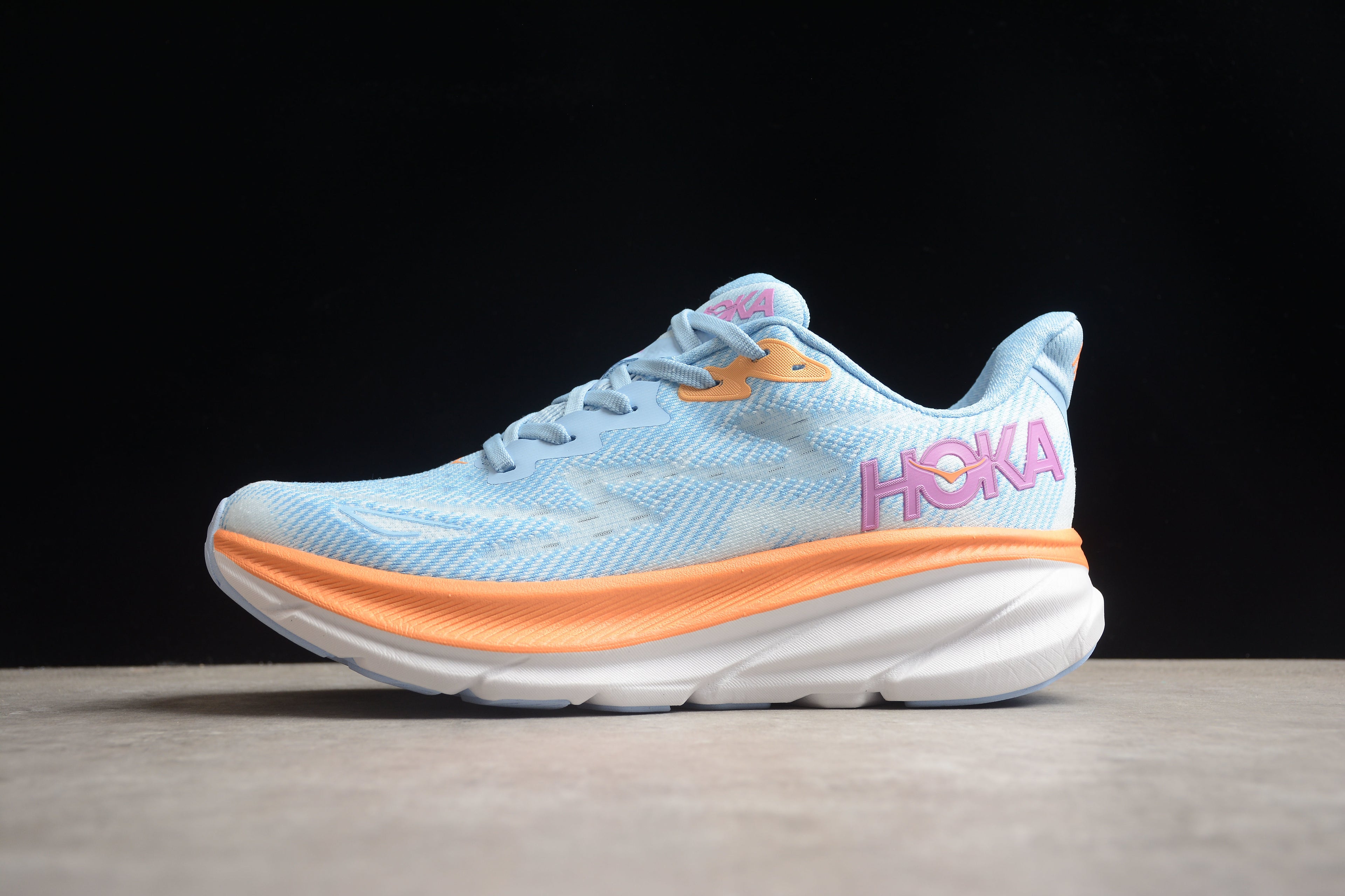 Hoka Clifton 9 – Azul Claro / Naranja