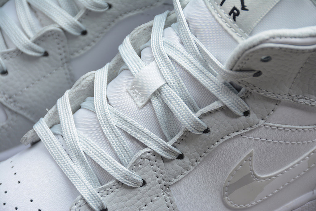 Air Jordan 1 Mid – Gris Claro / Blanco