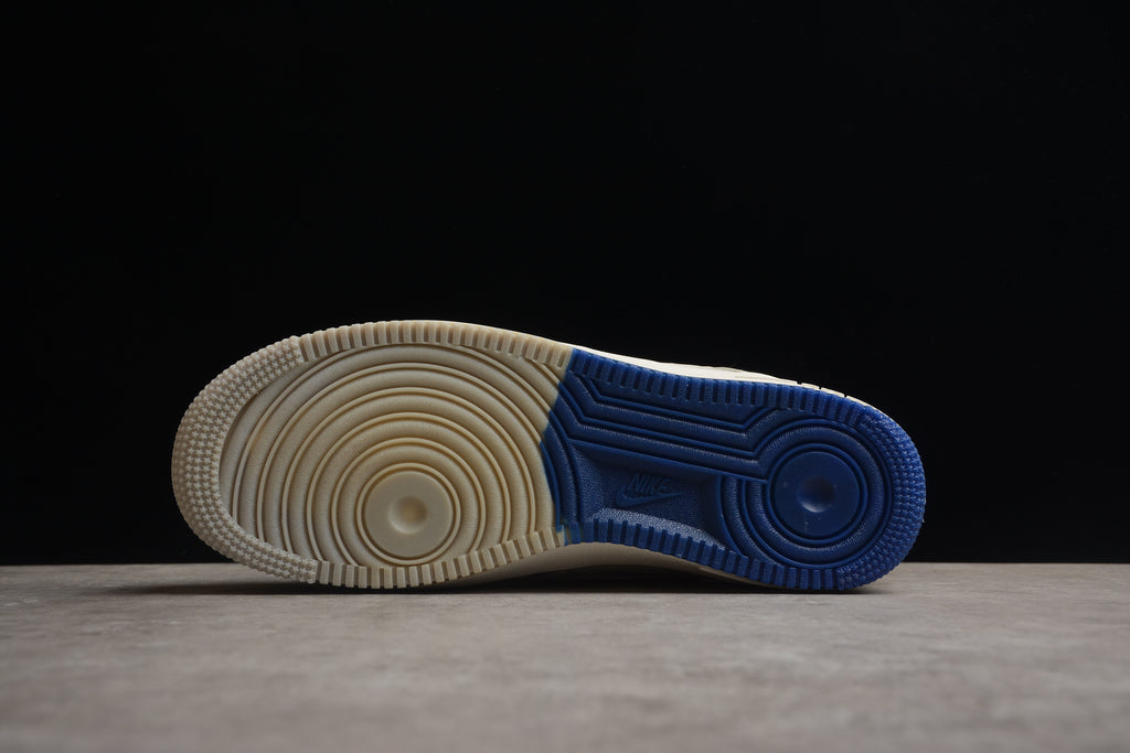 Nike Air Force 1 Low – Blanco / Azul