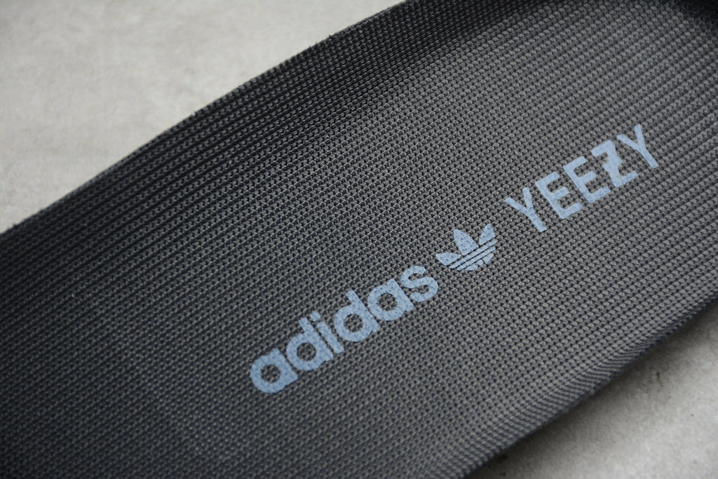 Adidas Yeezy 350 – Negro / Beige