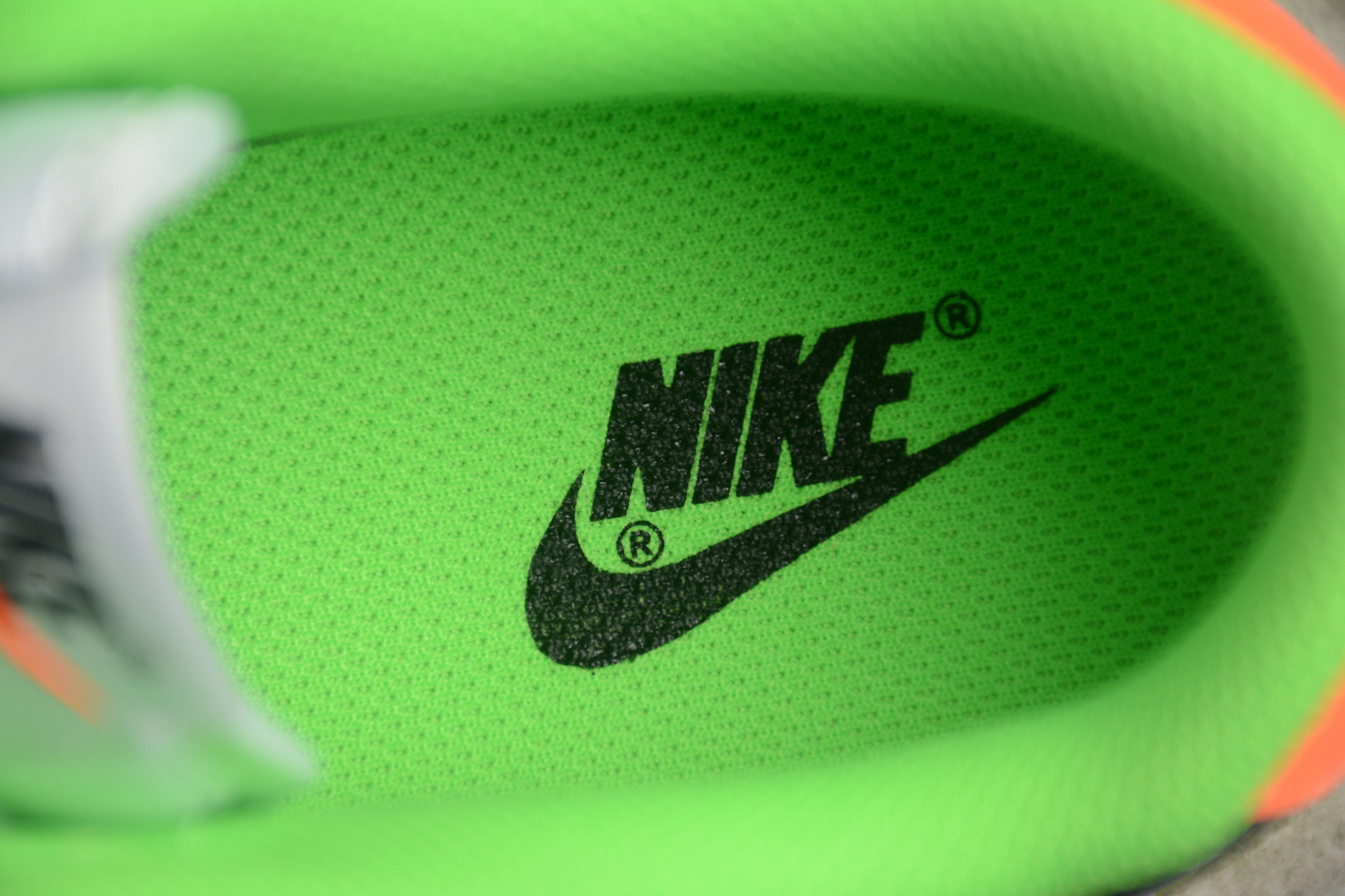 Dunk SB – Amarillo Fluorescente