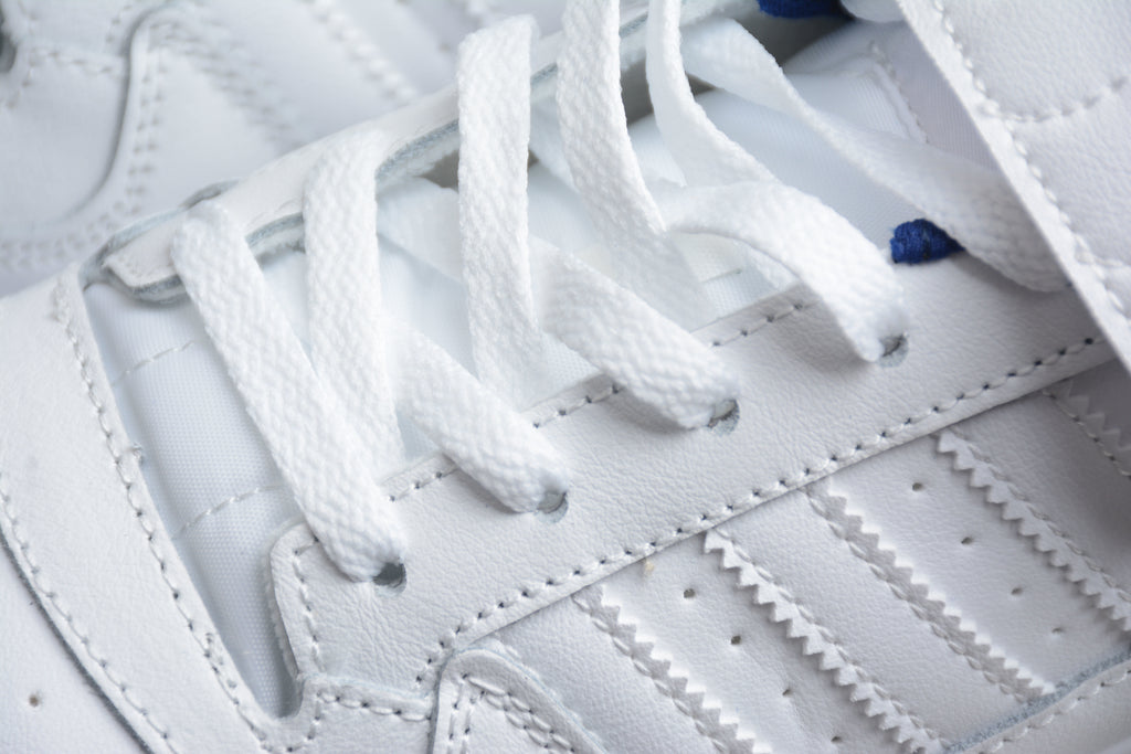 Adidas Forum – Blanco con Detalles Azules