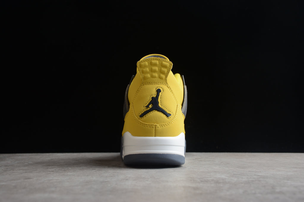 Air Jordan 4 – Amarillo / Negro
