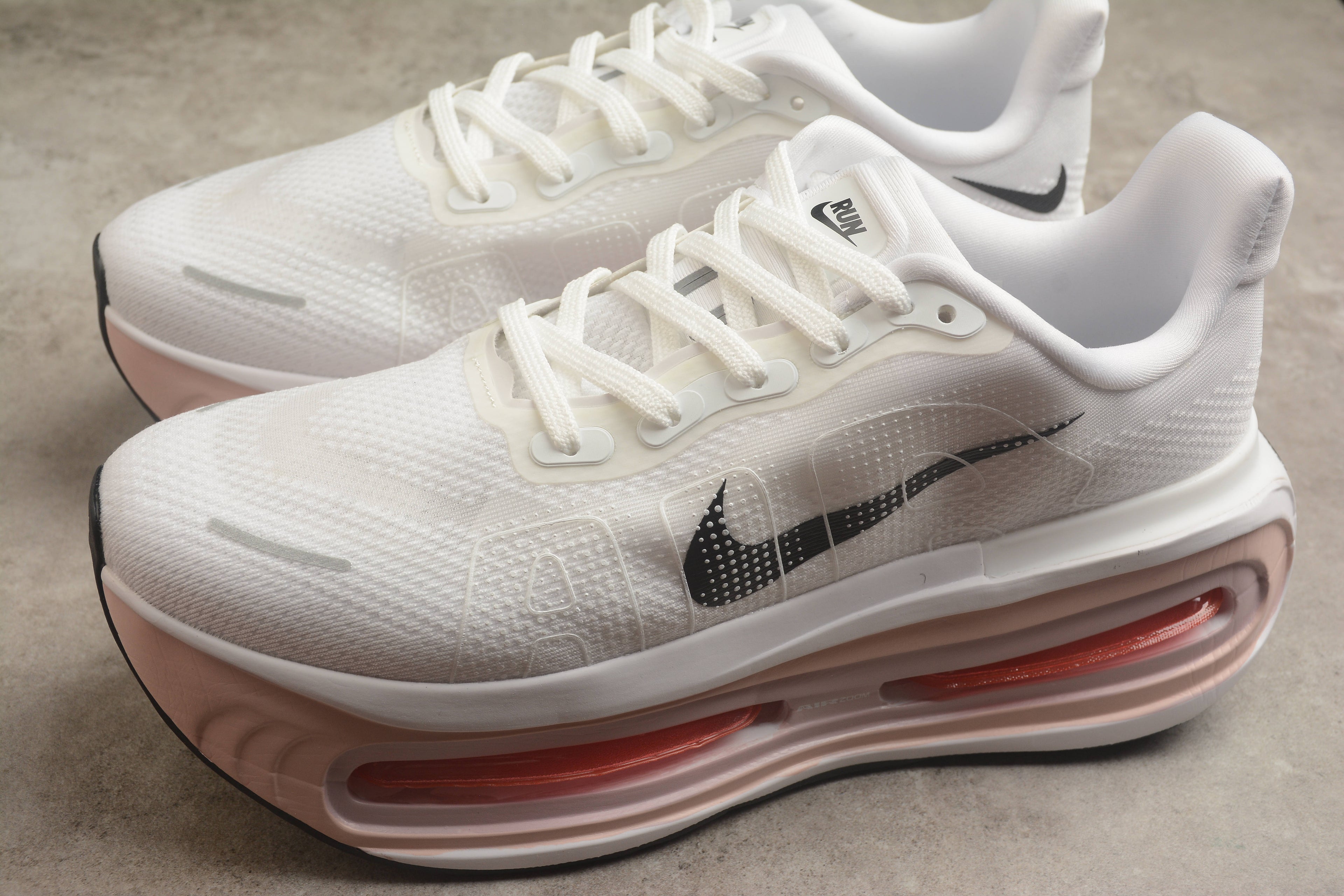 Vomero Premium – Blanco / Rosa
