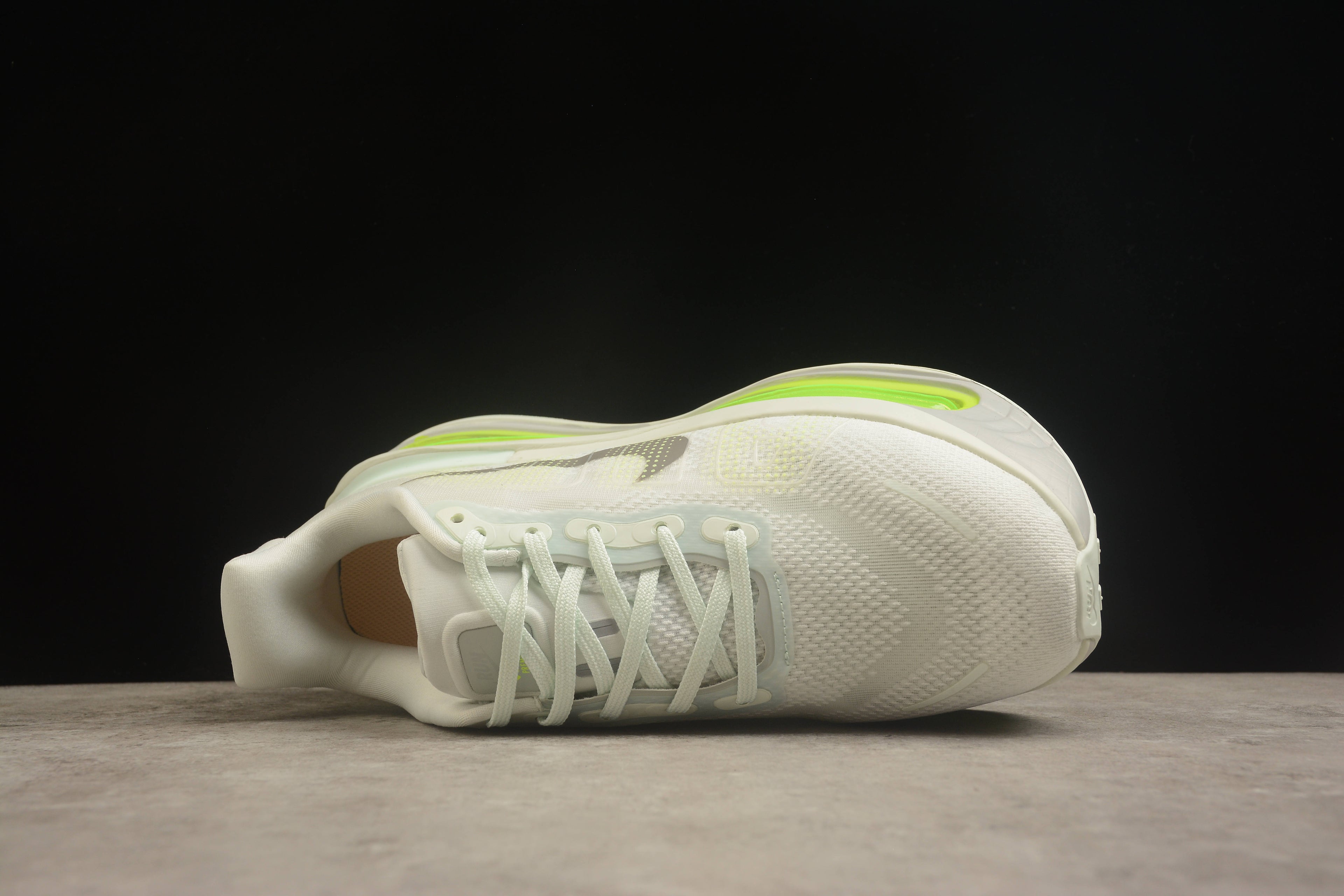 Vomero Premium – Blanco / Amarillo