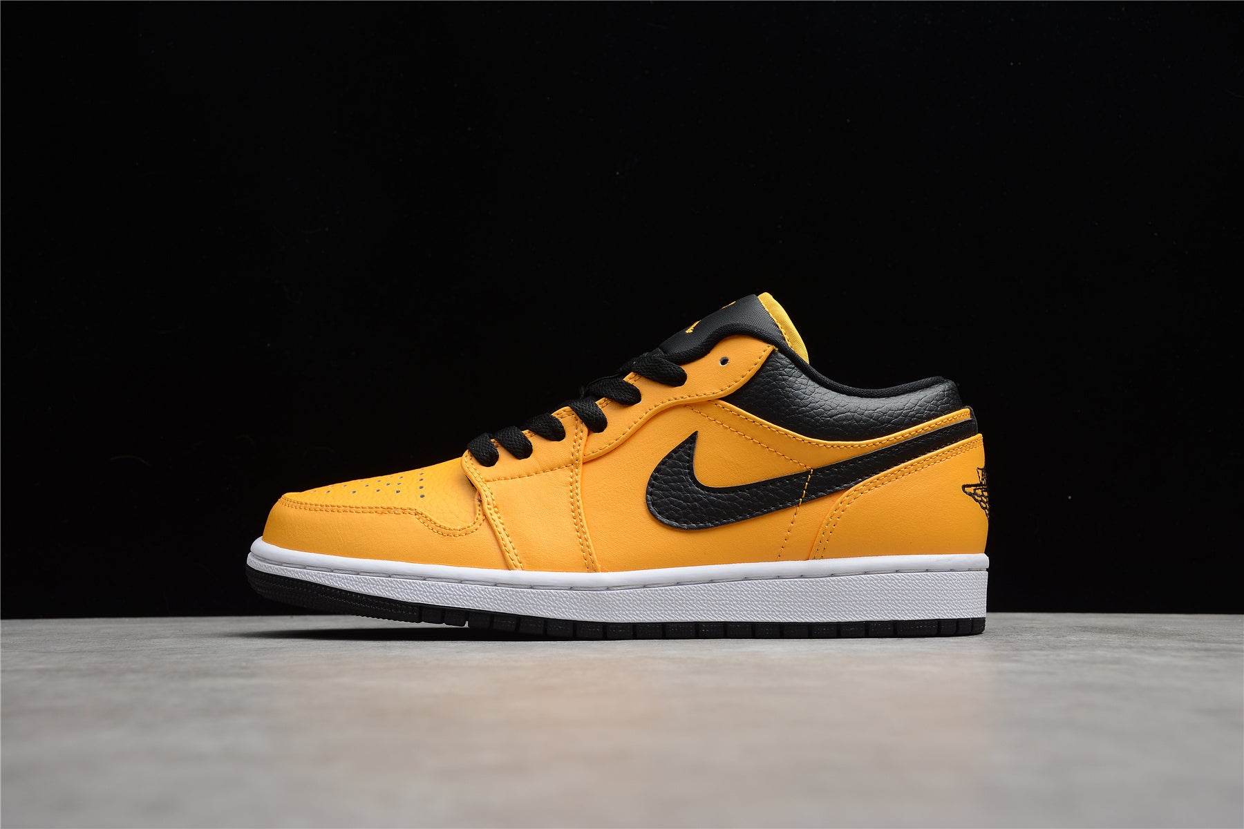 Jordan 1 Low – Full Amarillo