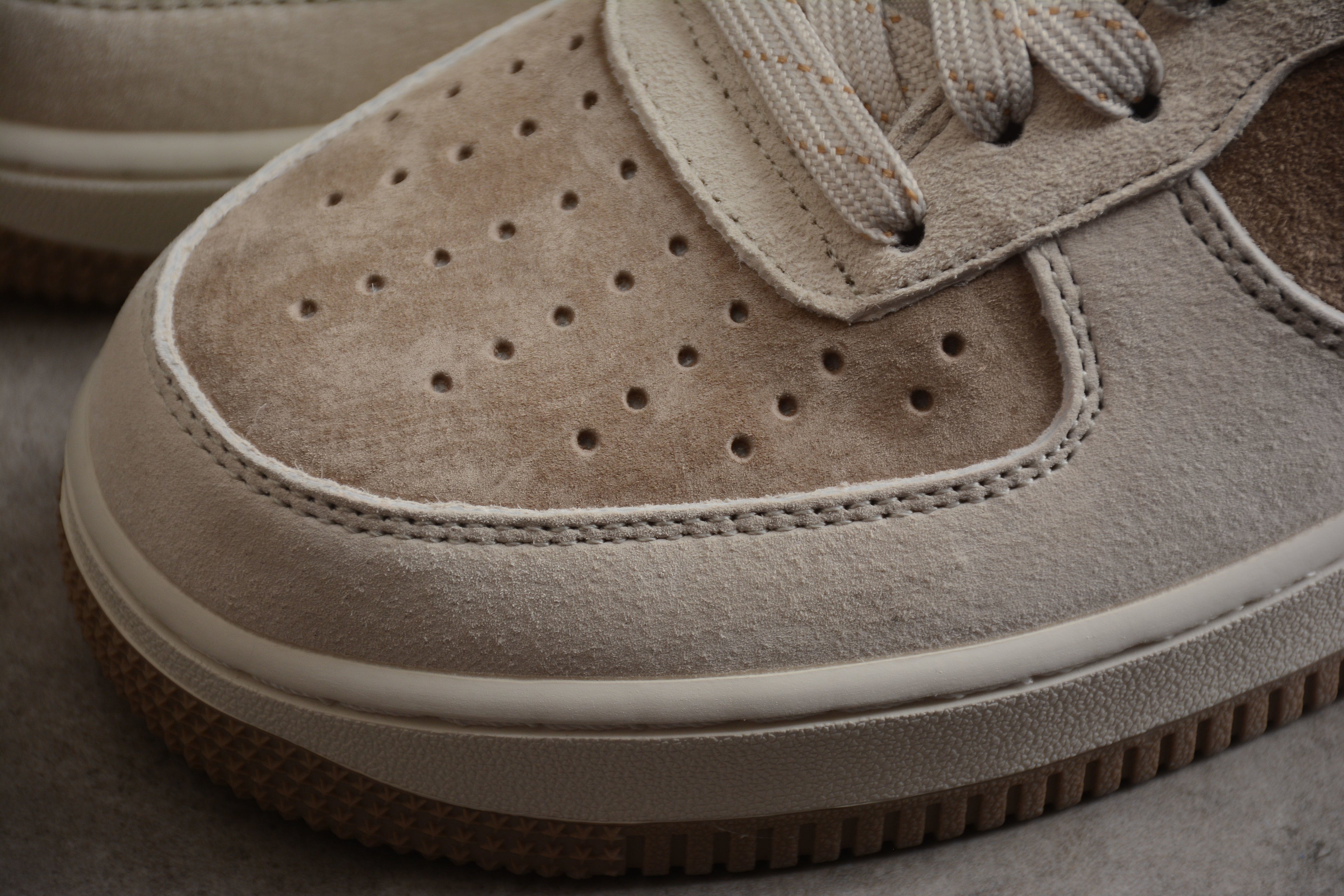 Air Force 1 Low – Gris / Marrón Claro
