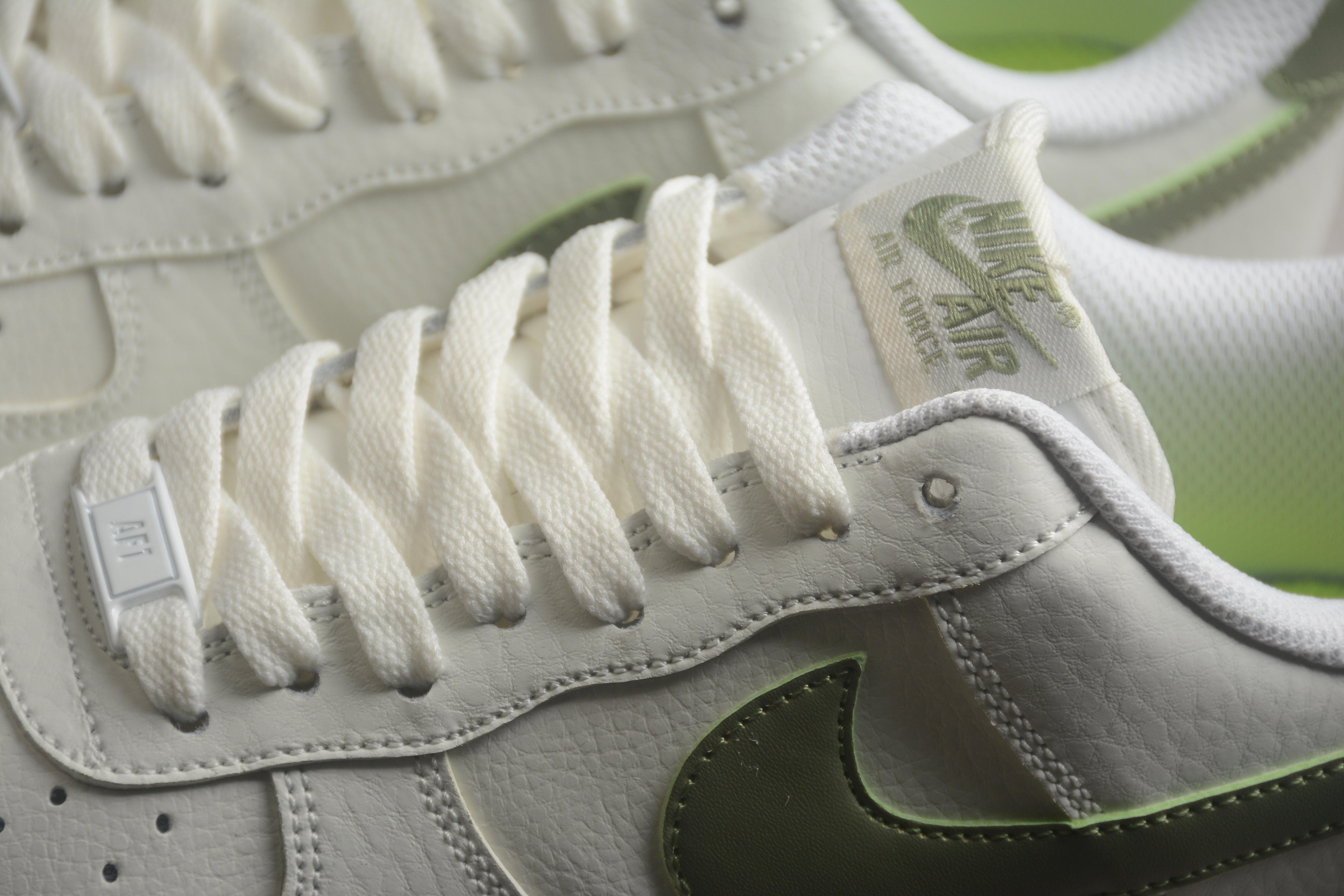 Nike Air Force 1 Low – Blanco / Verde Claro