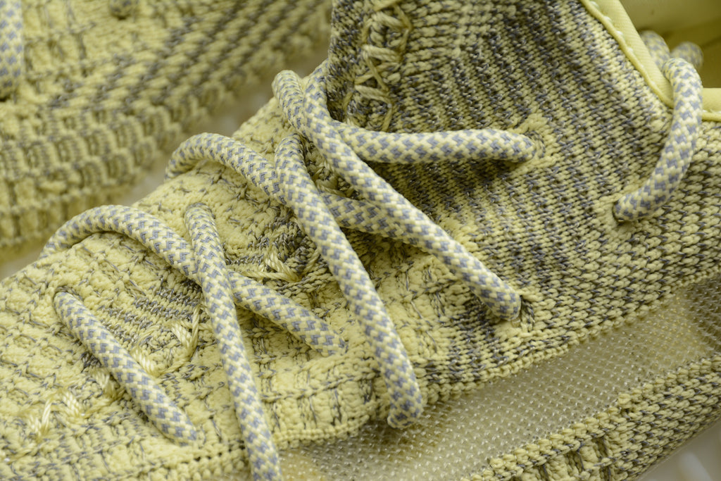 Adidas Yeezy 350 – Amarillo / Gris