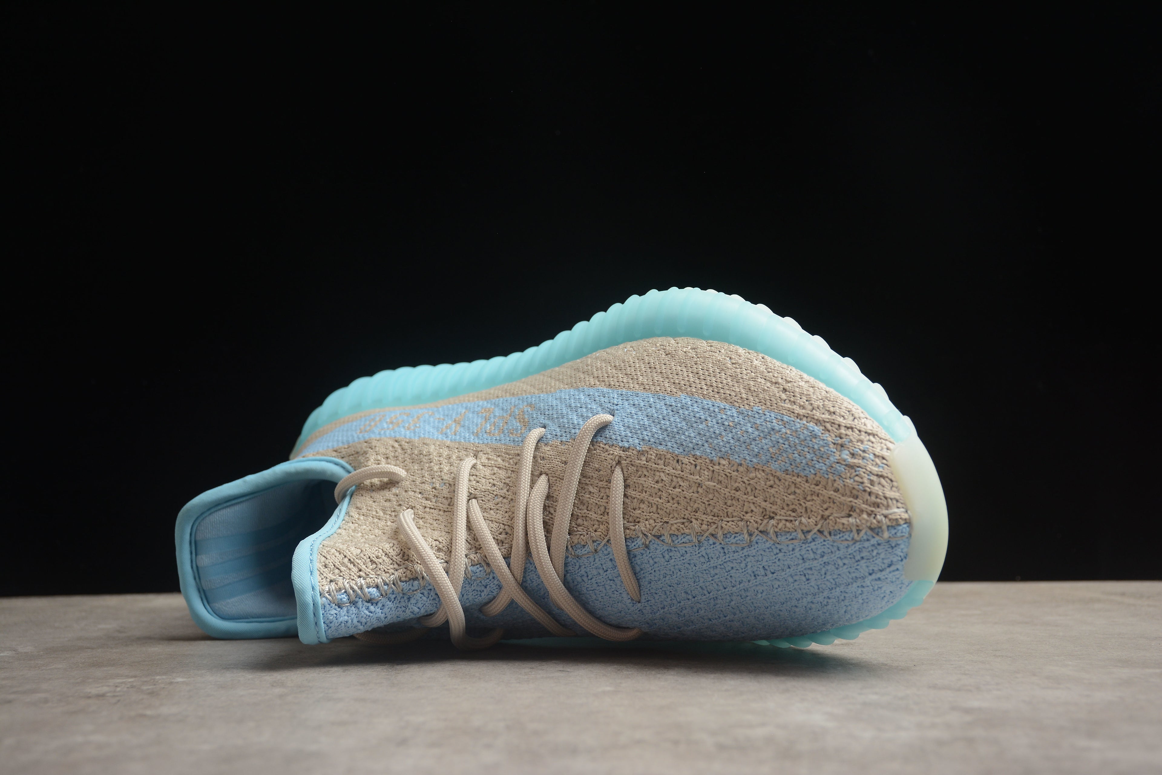 Adidas Yeezy 350 – Gris / Azul