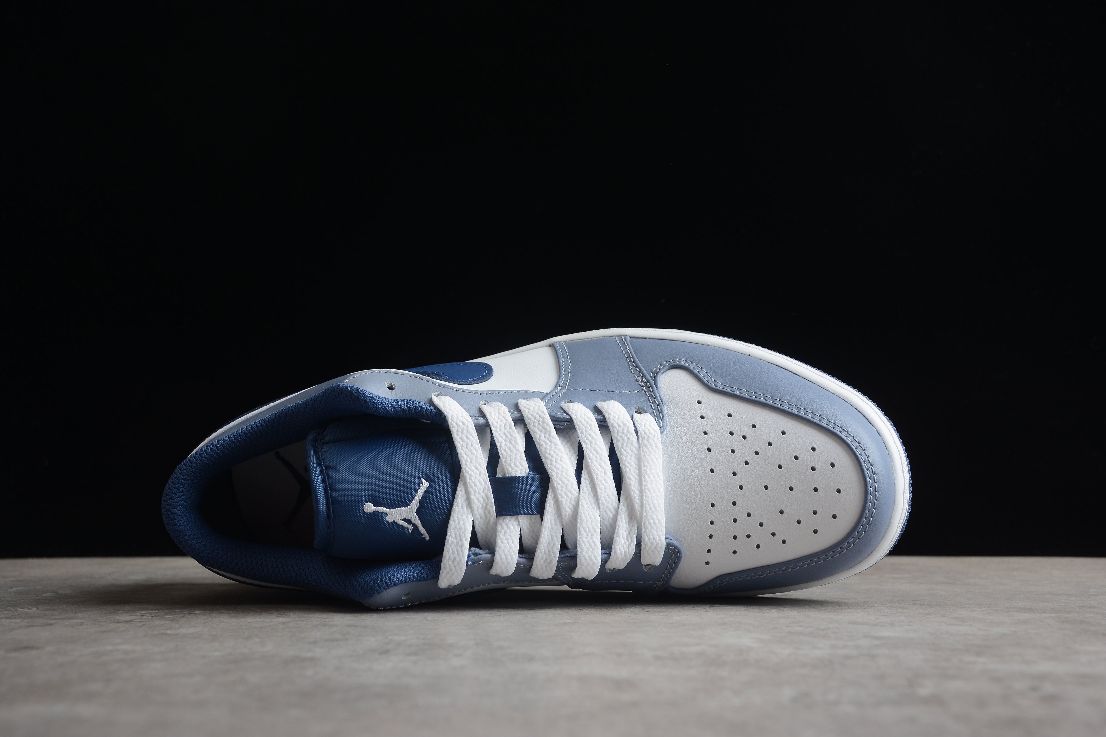 Jordan 1 Low – Azul Oscuro / Blanco
