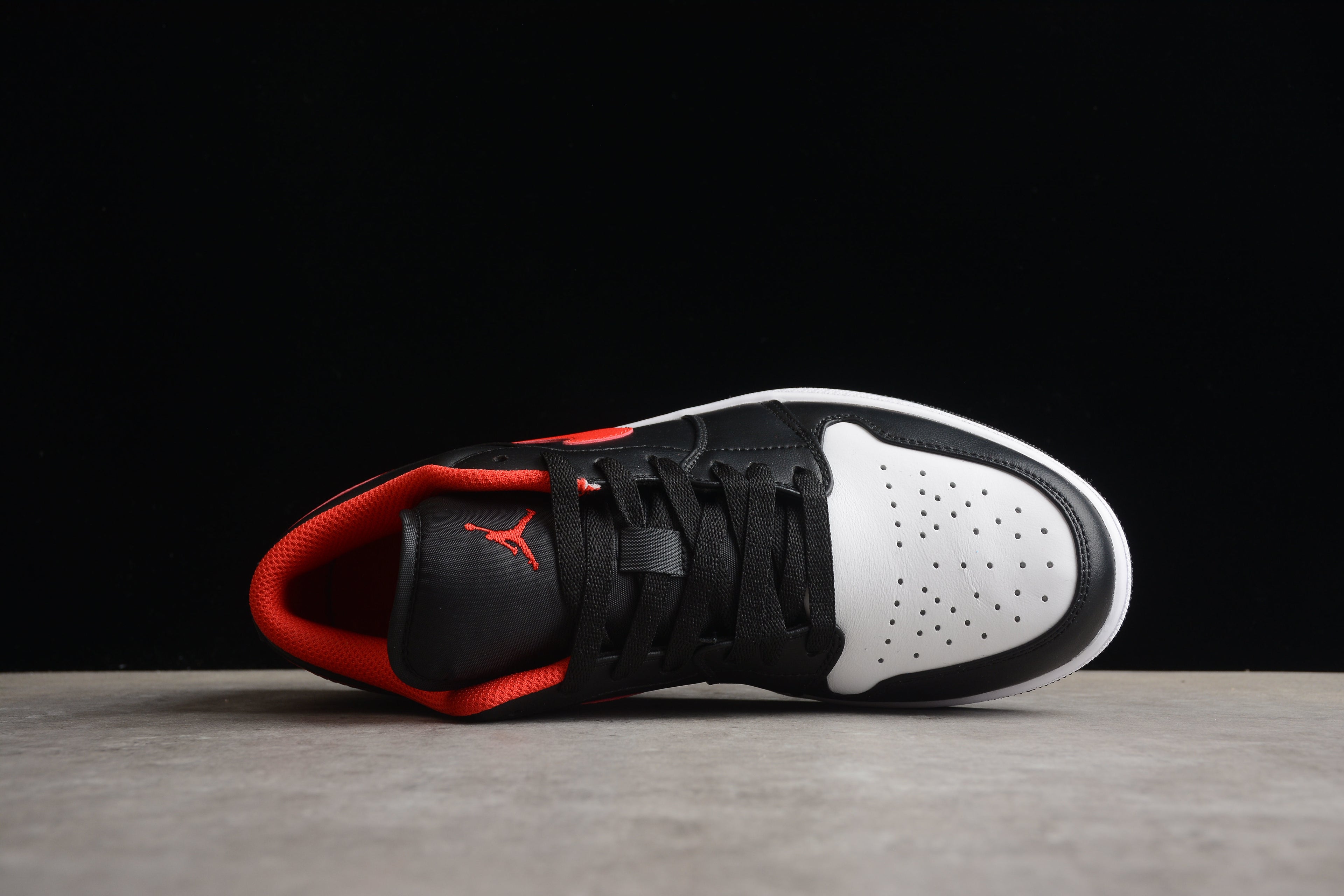 Jordan 1 Low – Negro / Rojo / Blanco