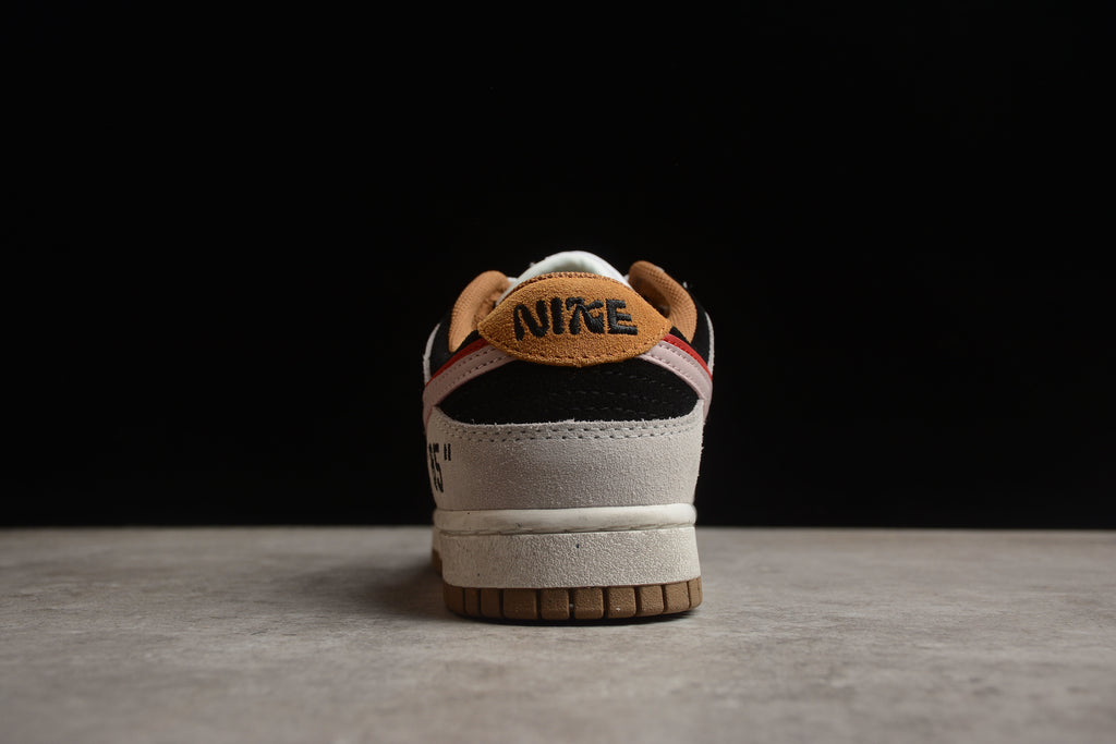 Dunk SB – Gris / Negro / Rosa / Rojo