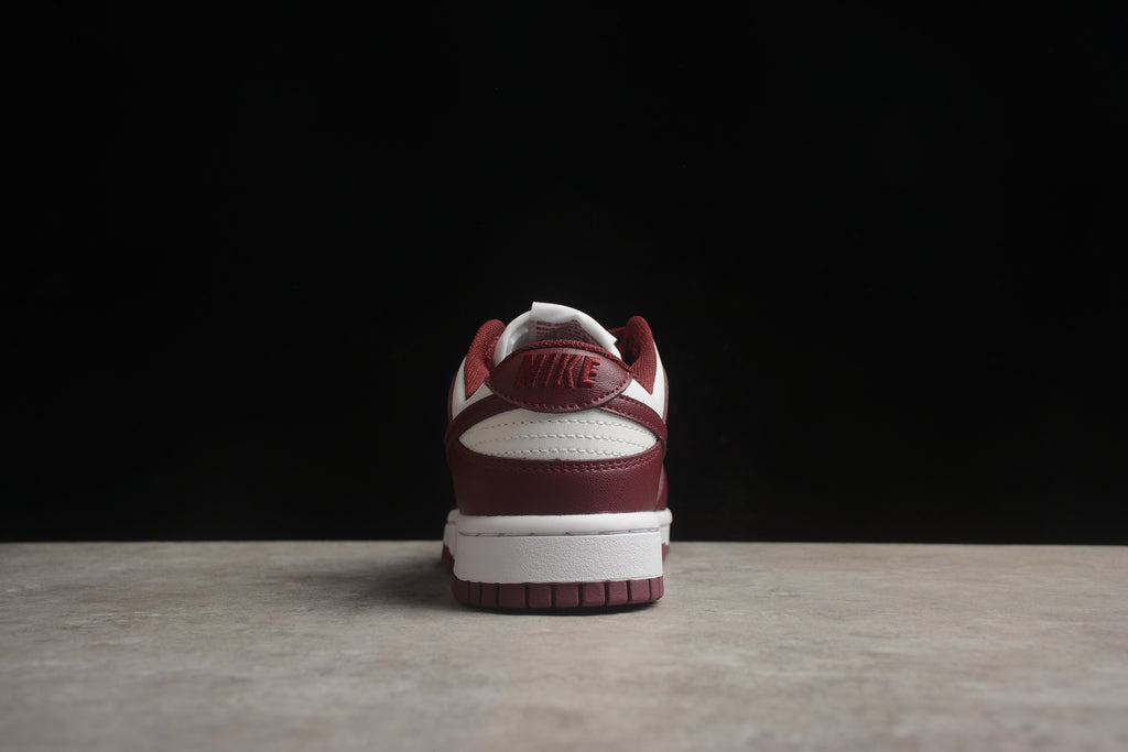 Dunk SB – Granate / Blanco
