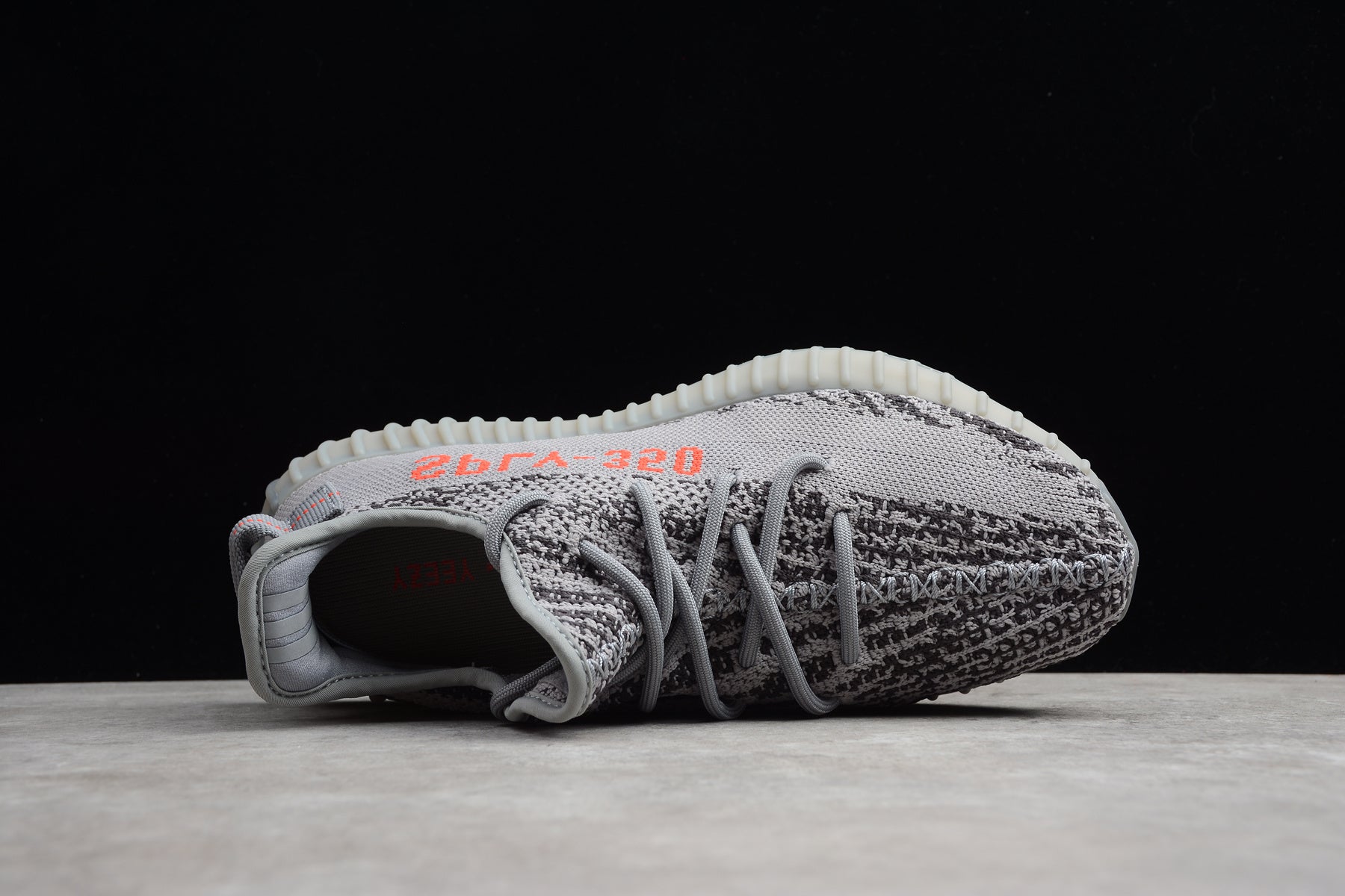 Adidas Yeezy 350 – Gris / Negro