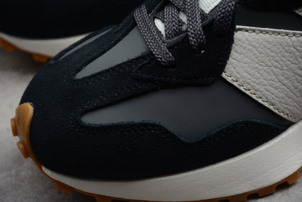 New Balance 327 – Negro / Blanco