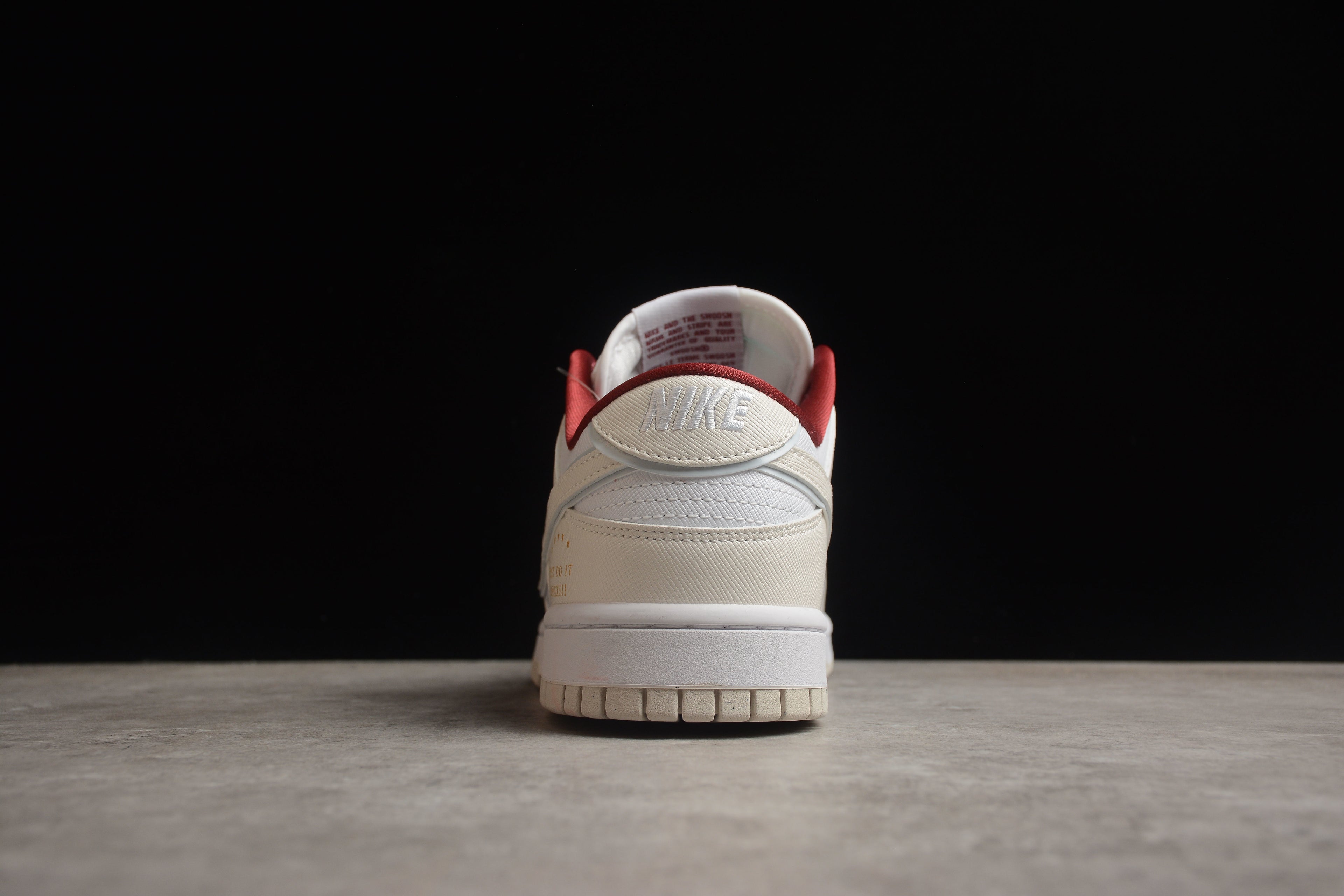 Dunk SB – Beigie / Blanco / Rojo