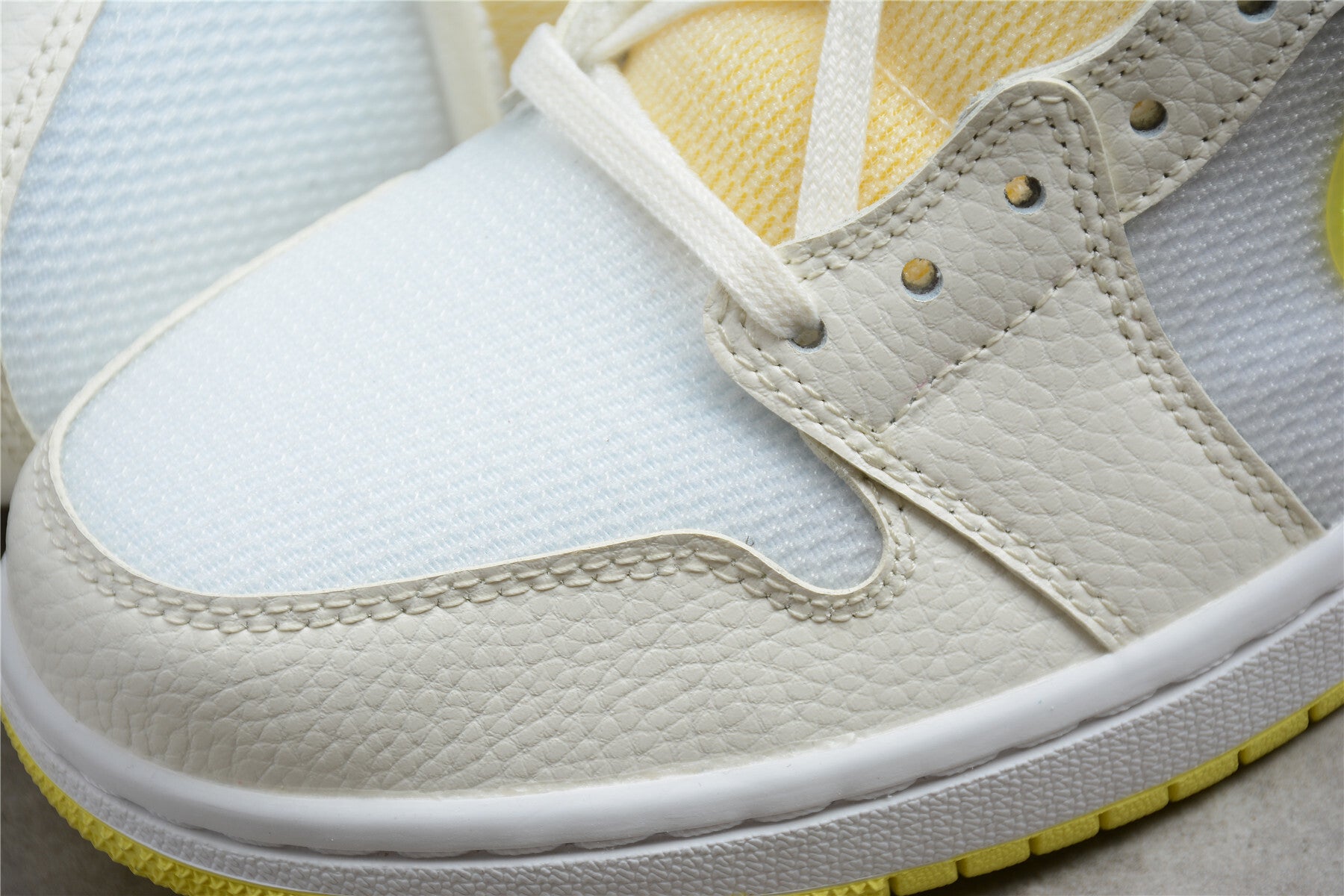Air Jordan 1 Mid – Dior Amarillo