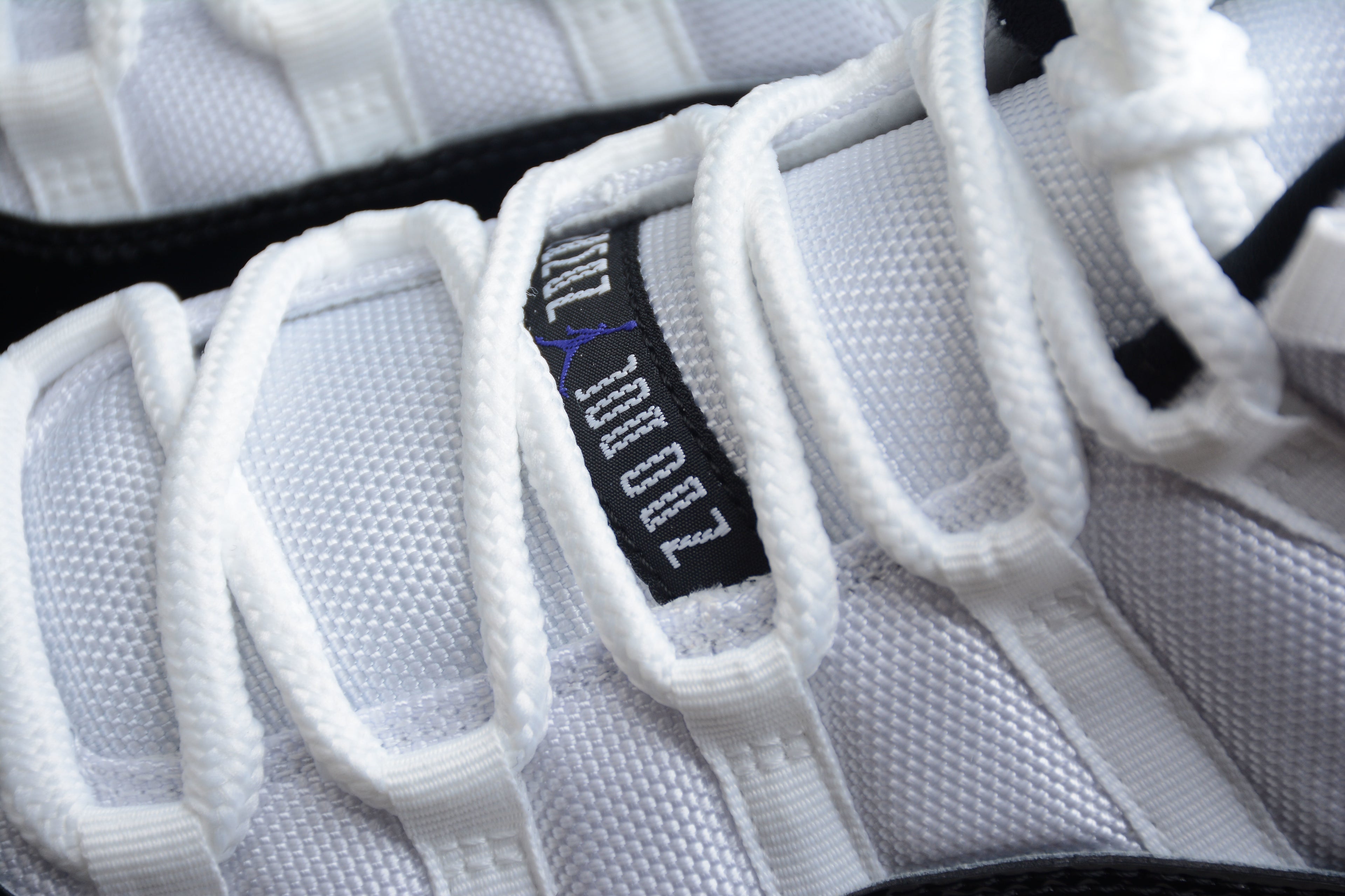 Air Jordan 11 – Blanco / Negro