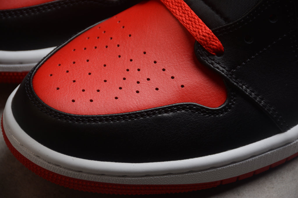 Air Jordan 1 Mid – Negro / Rojo