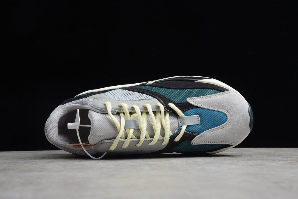 Adidas Yeezy 700 – Gris / Blanco