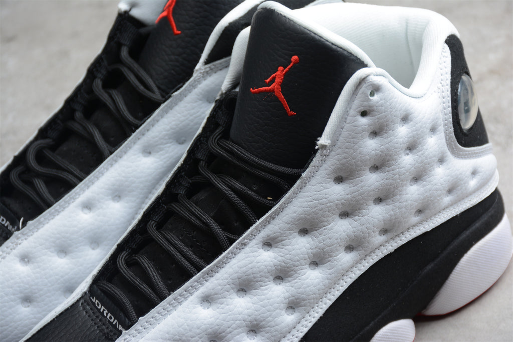 Air Jordan 13 – Blanco / Negro / Rojo