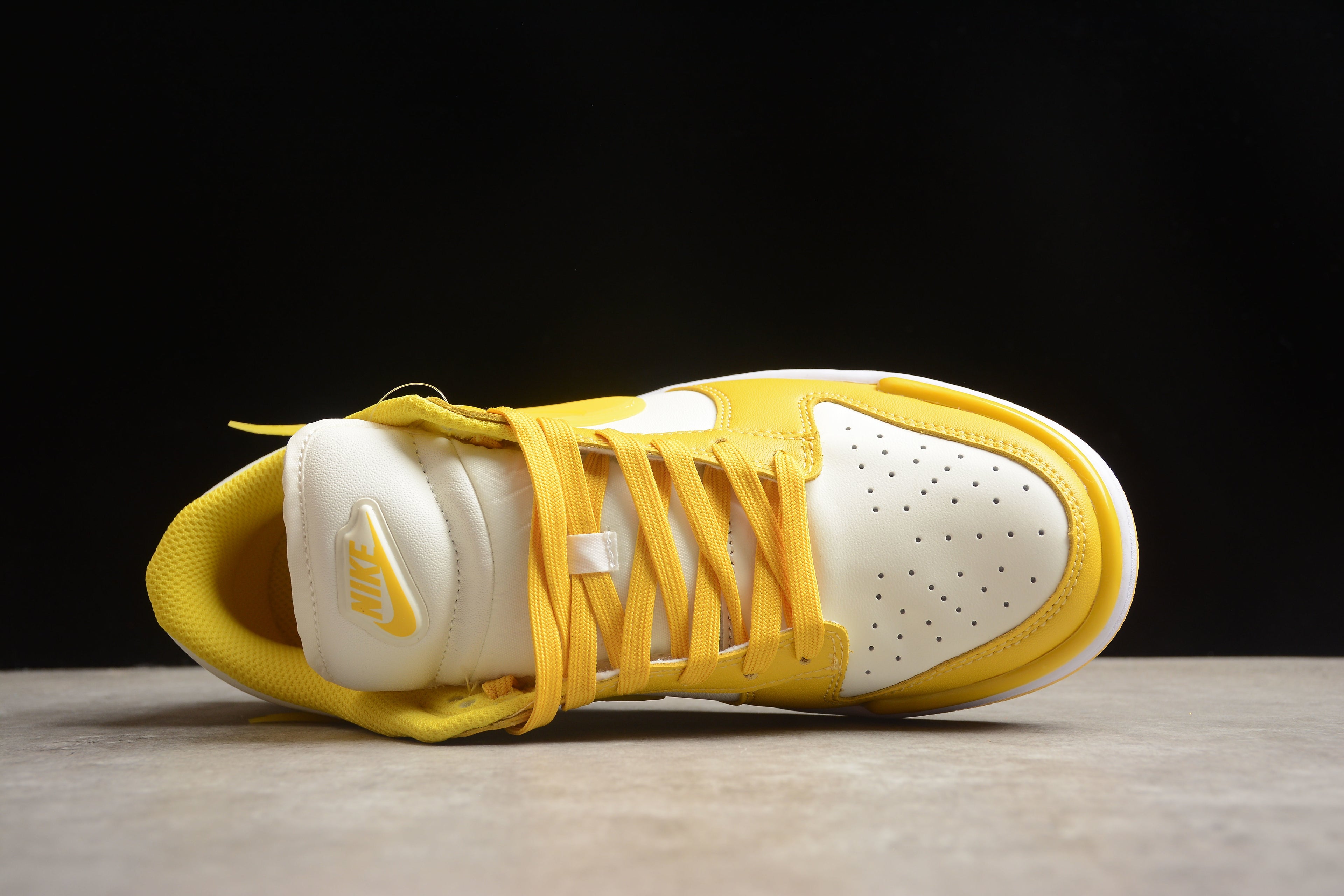 Dunk SB – Amarillo / Blanco