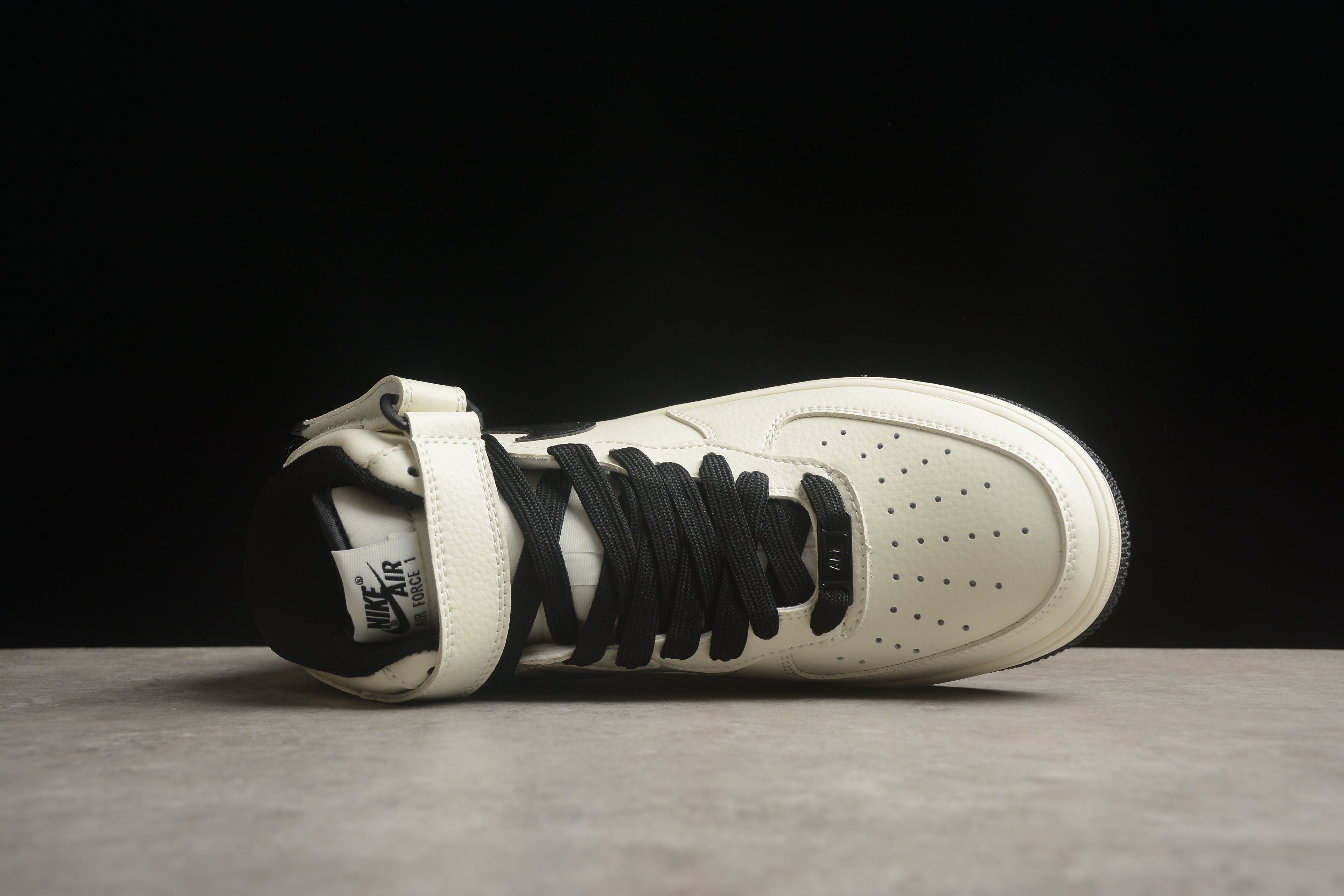 Air Force 1 High – Blanco / Negro