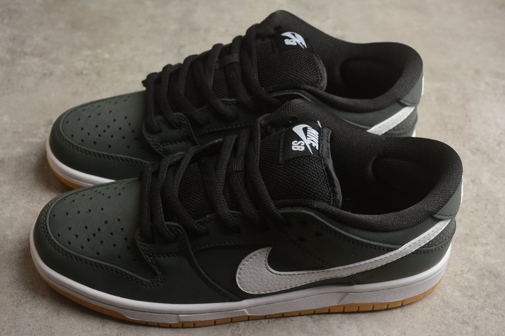 Dunk SB – Gris Oscuro / Blanco