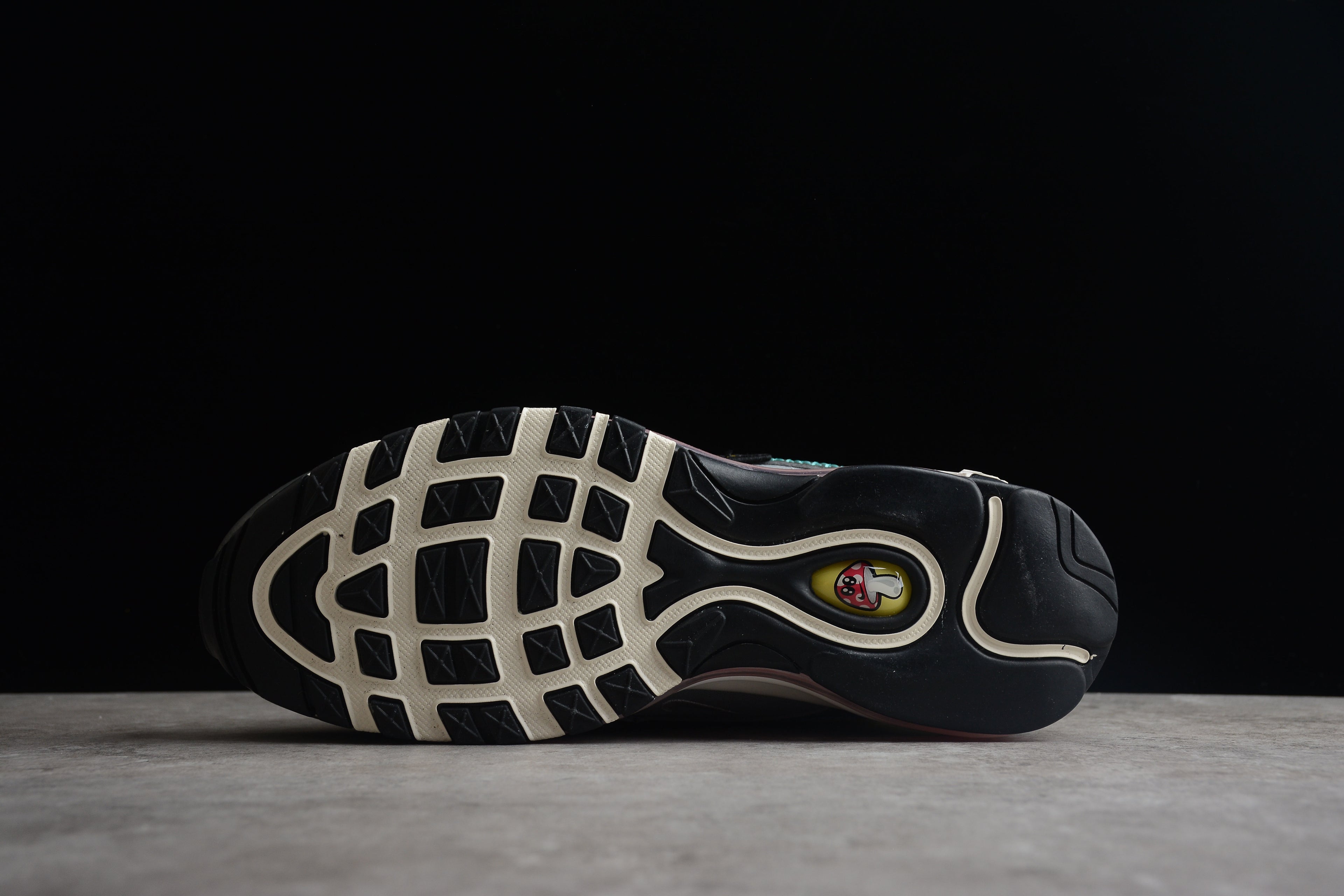 Air Max 97 – Negro / Amarillo