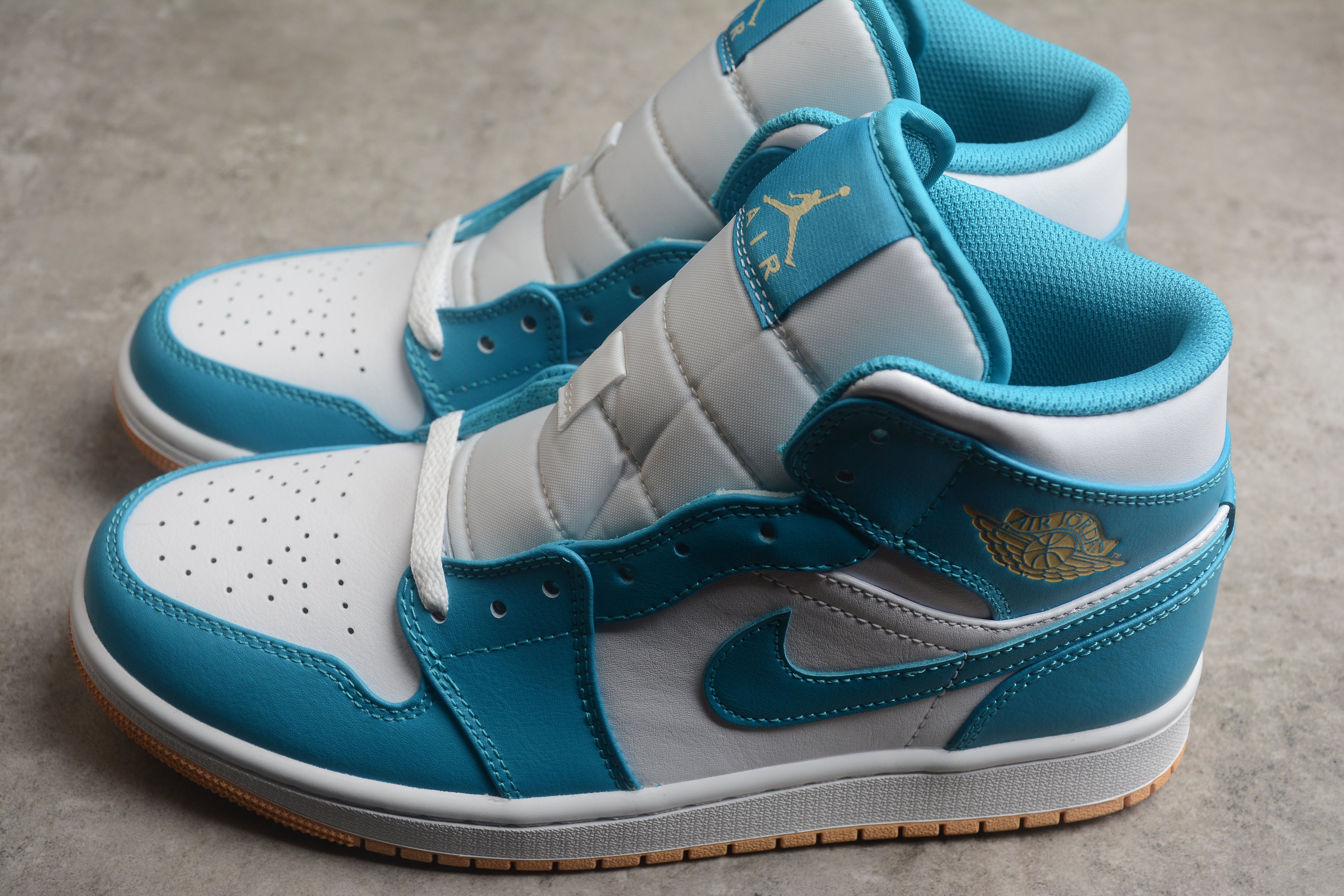 Air Jordan 1 Mid – Azul / Blanco