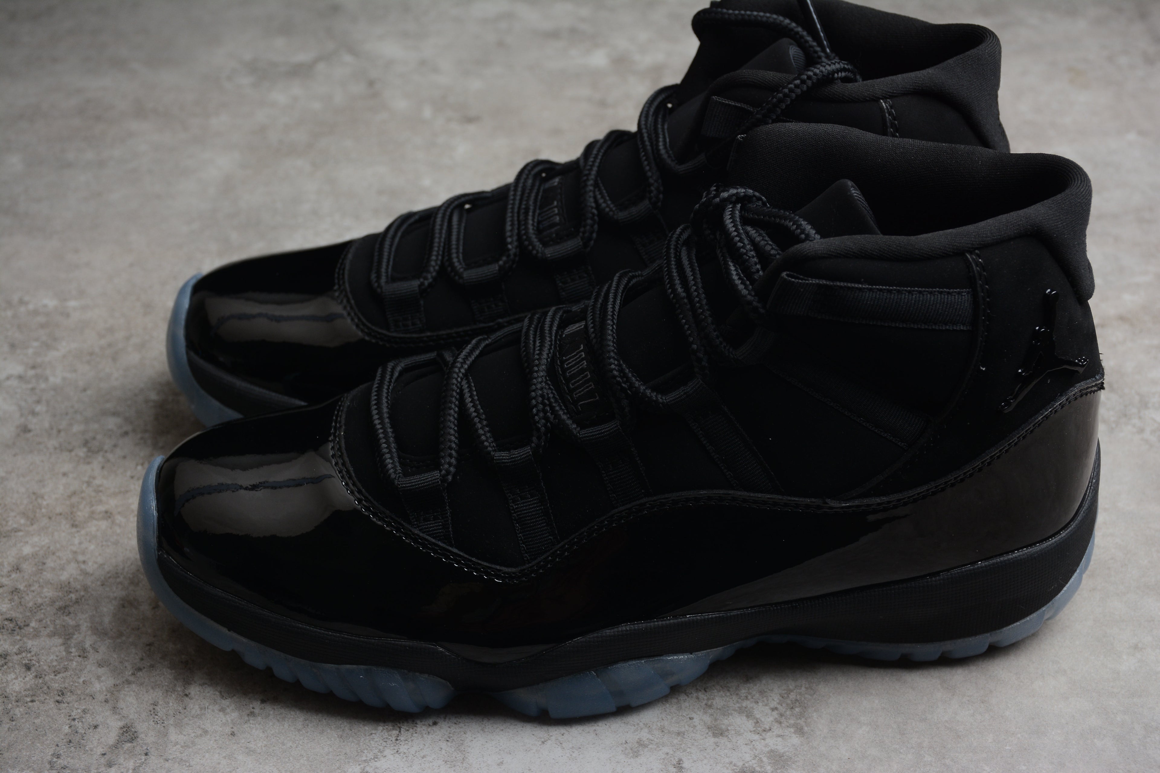 Air Jordan 11 – Negro / Azul