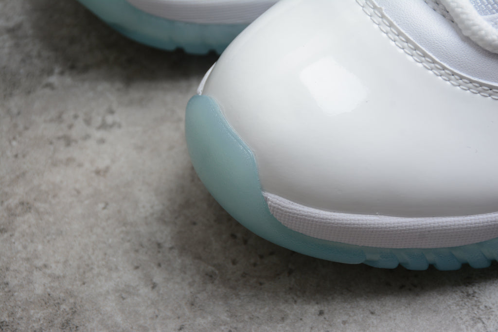 Air Jordan 11 – Blanco / Azul