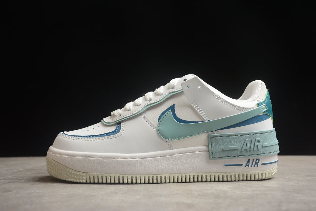 Air Force 1 Shadow – Blanco / Azul / Rosa