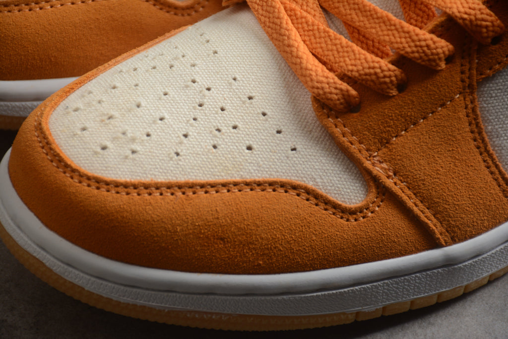 Jordan 1 Low – Amarillo / Beige