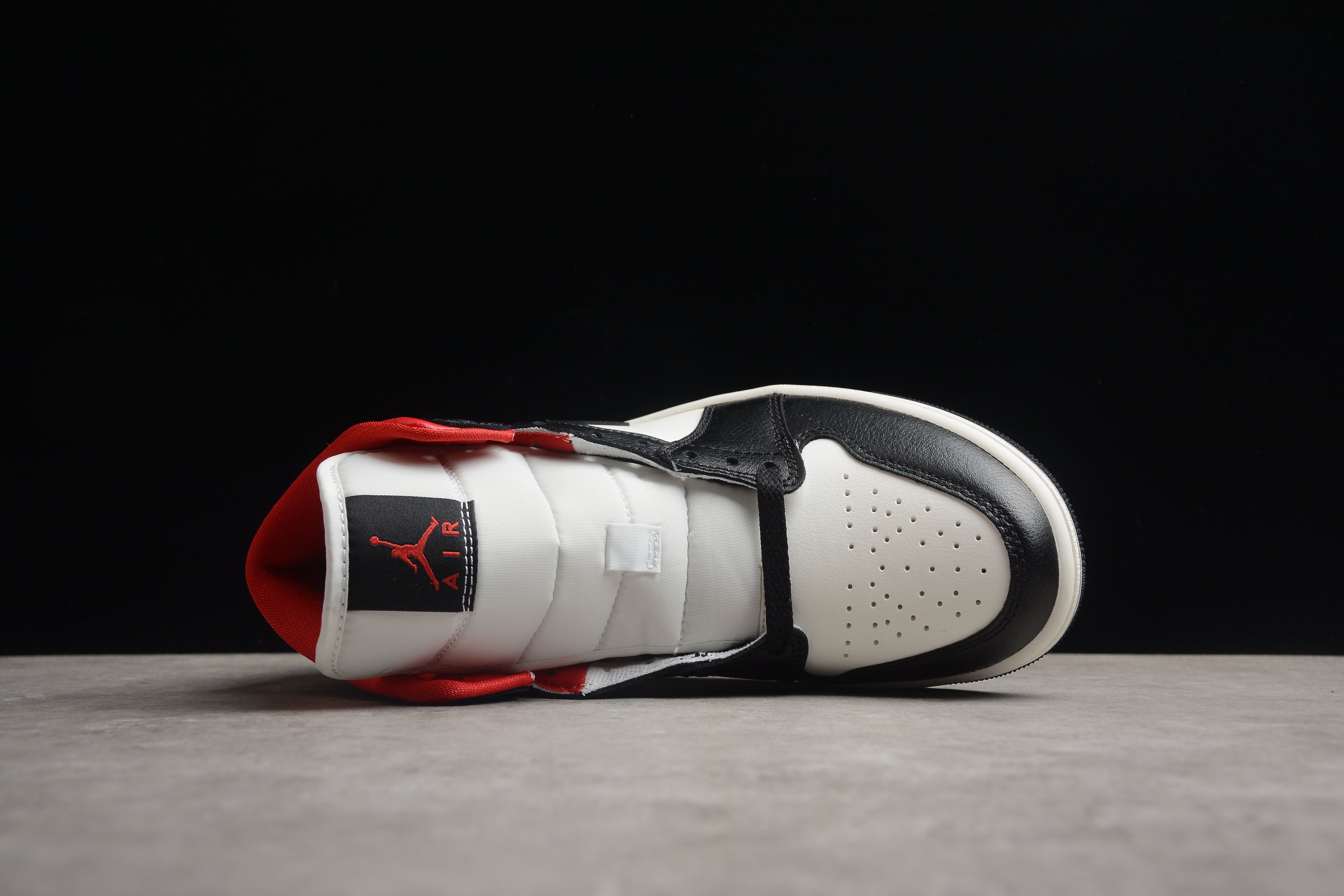 Air Jordan 1 Mid – Negro / Rojo / Blanco