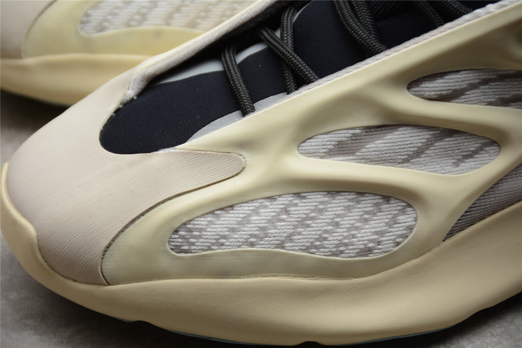 Adidas Yeezy 700 V3 – Beige / Blanco